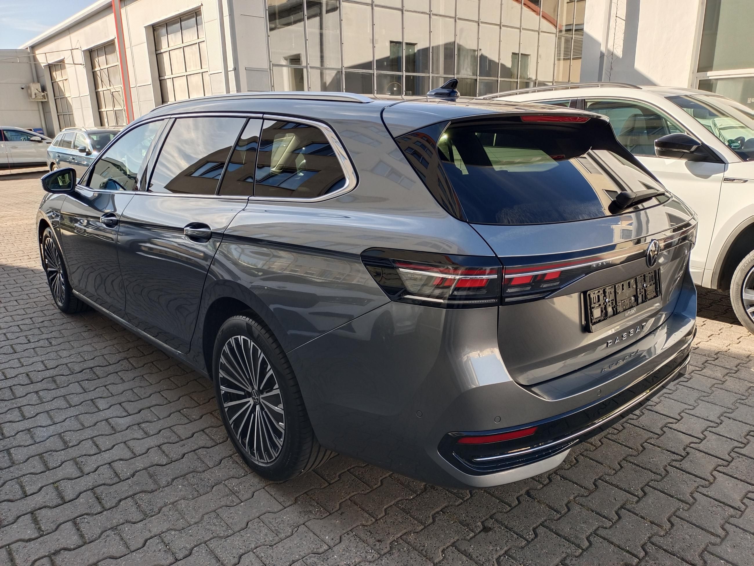 Volkswagen Passat Variant, Elegance 2.0 TDI / Tažné - fotka 4