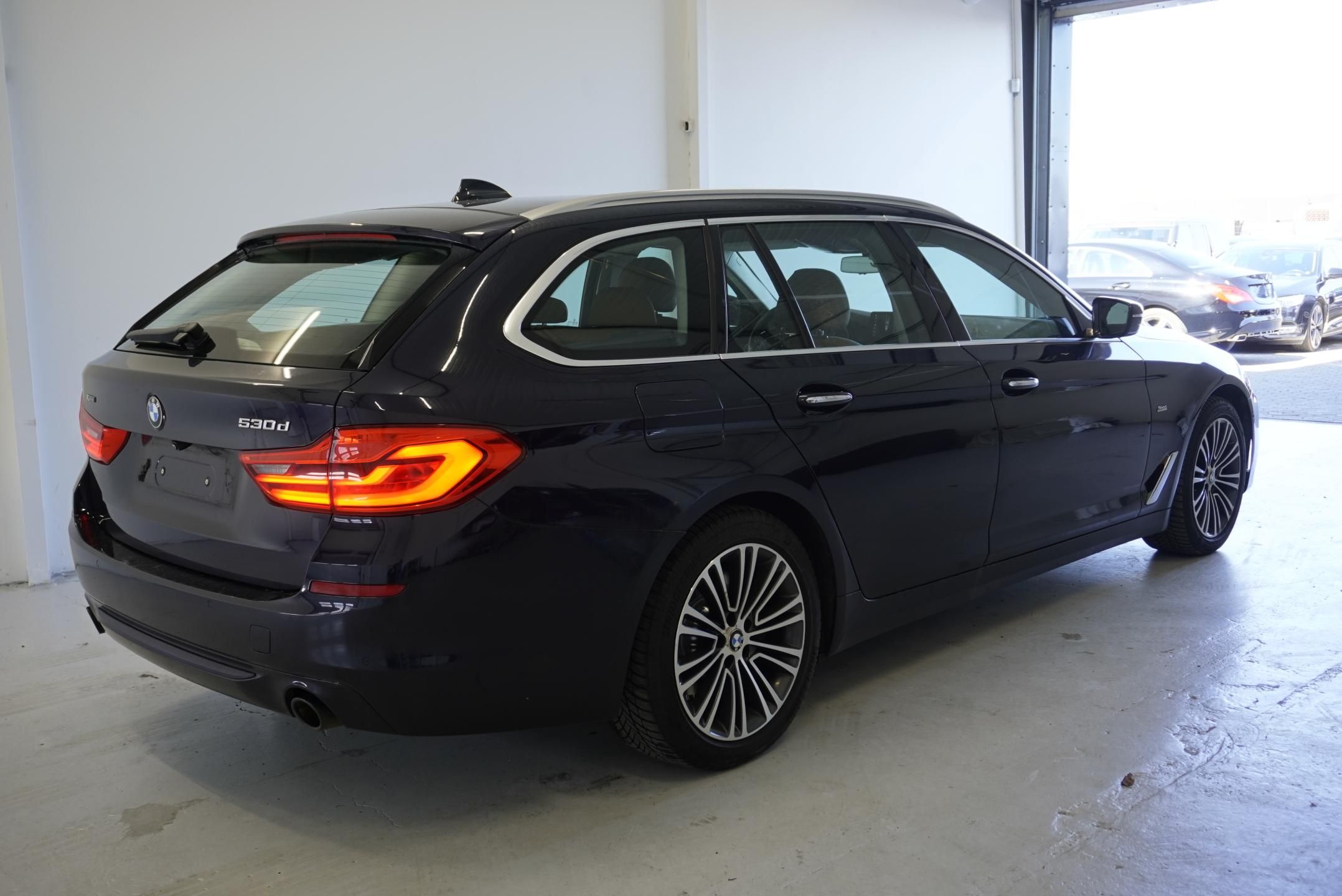 BMW Řada 5, 3,0 XDRIVE AUT. - fotka 5