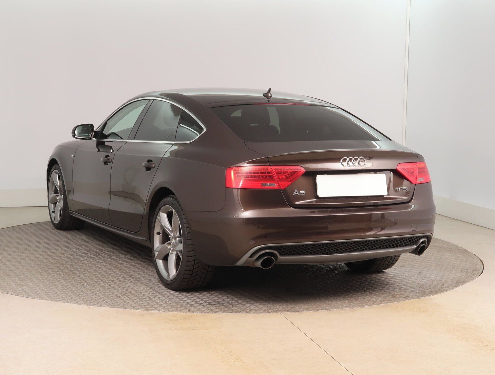 Audi A5, 1.8 TFSI, Automatická klima - fotka 4