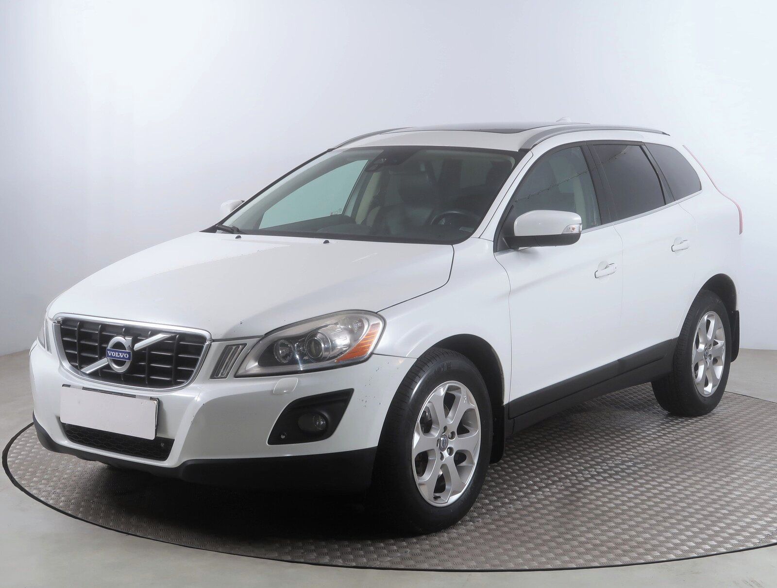 Volvo XC60, D5, Kinetic, 4X4, Automat - fotka 2