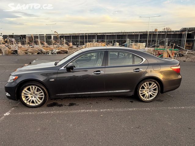 Lexus LS