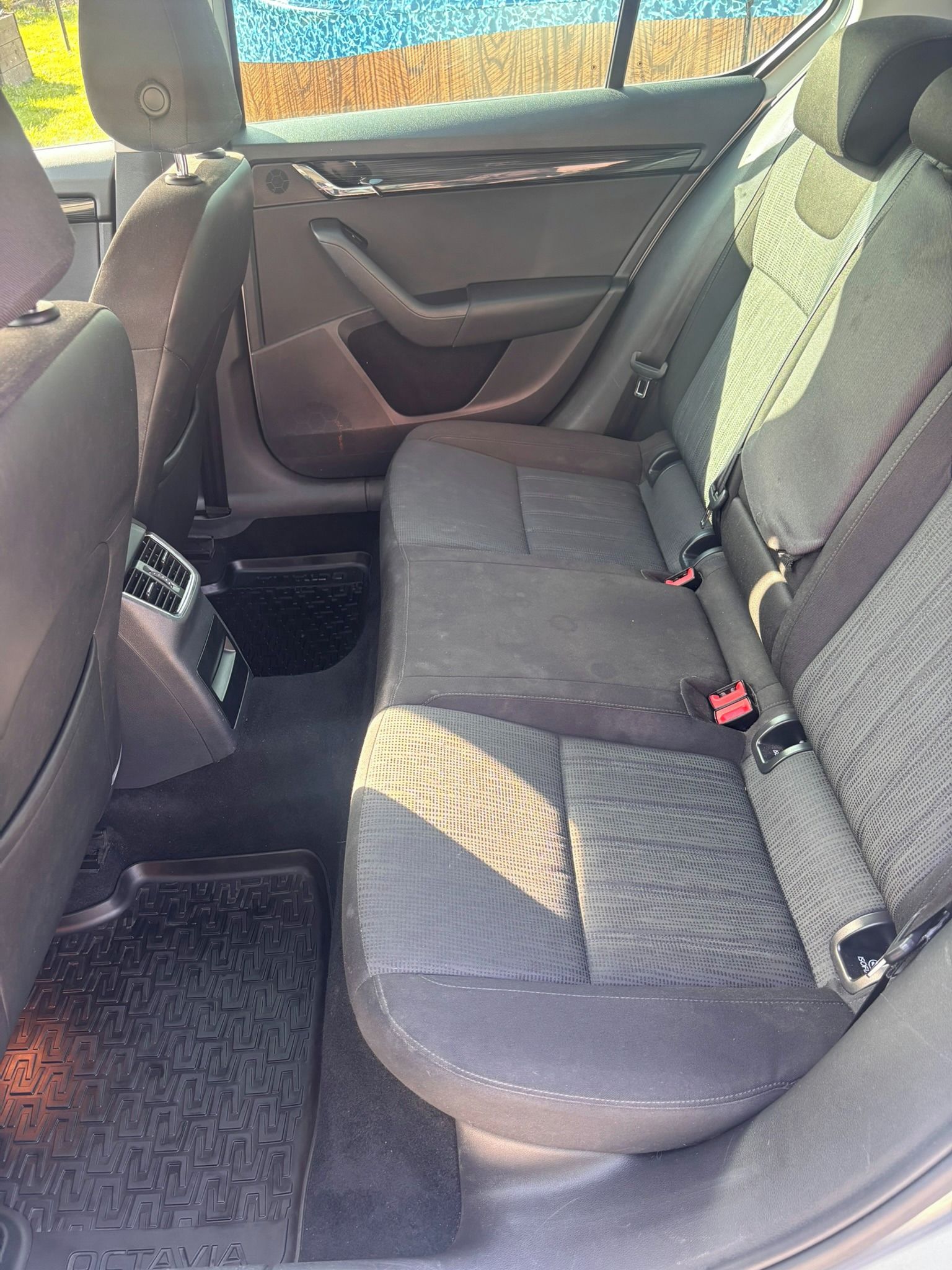 Škoda Octavia, 1.6 TDI, servisováno - fotka 6