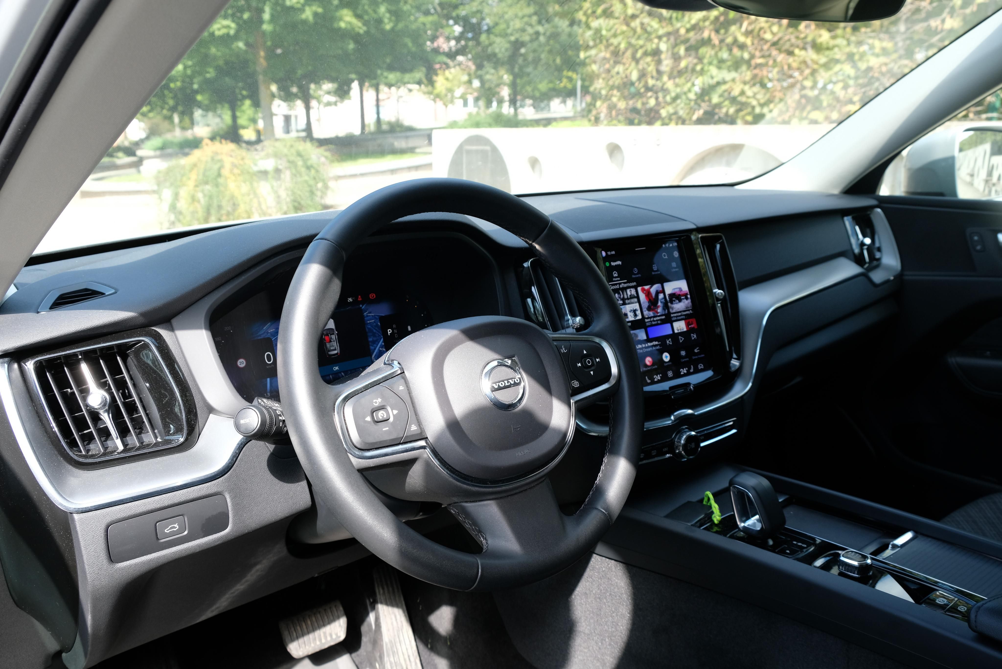 Volvo XC60, MY23, 36t km, záruka, odp. DPH - fotka 5