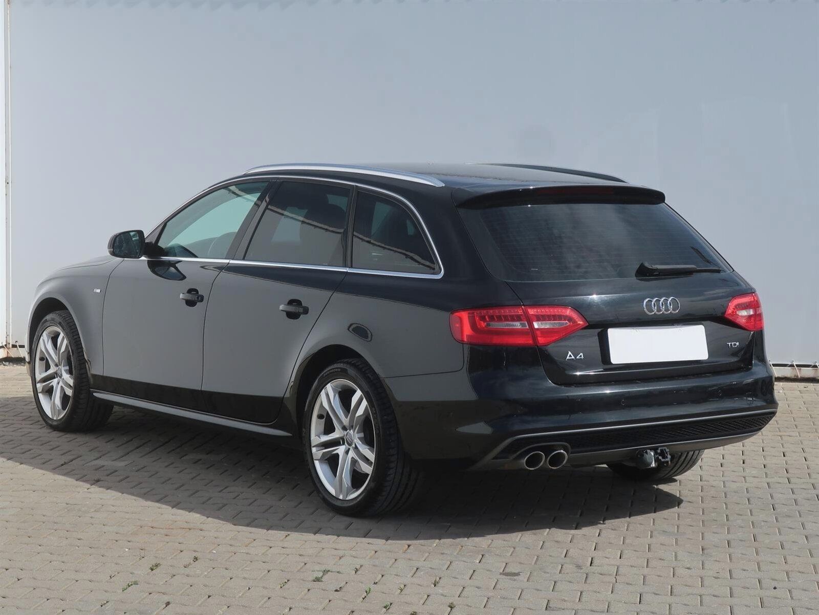 Audi A4, 2.0 TDI, S-Line, Automat - fotka 4
