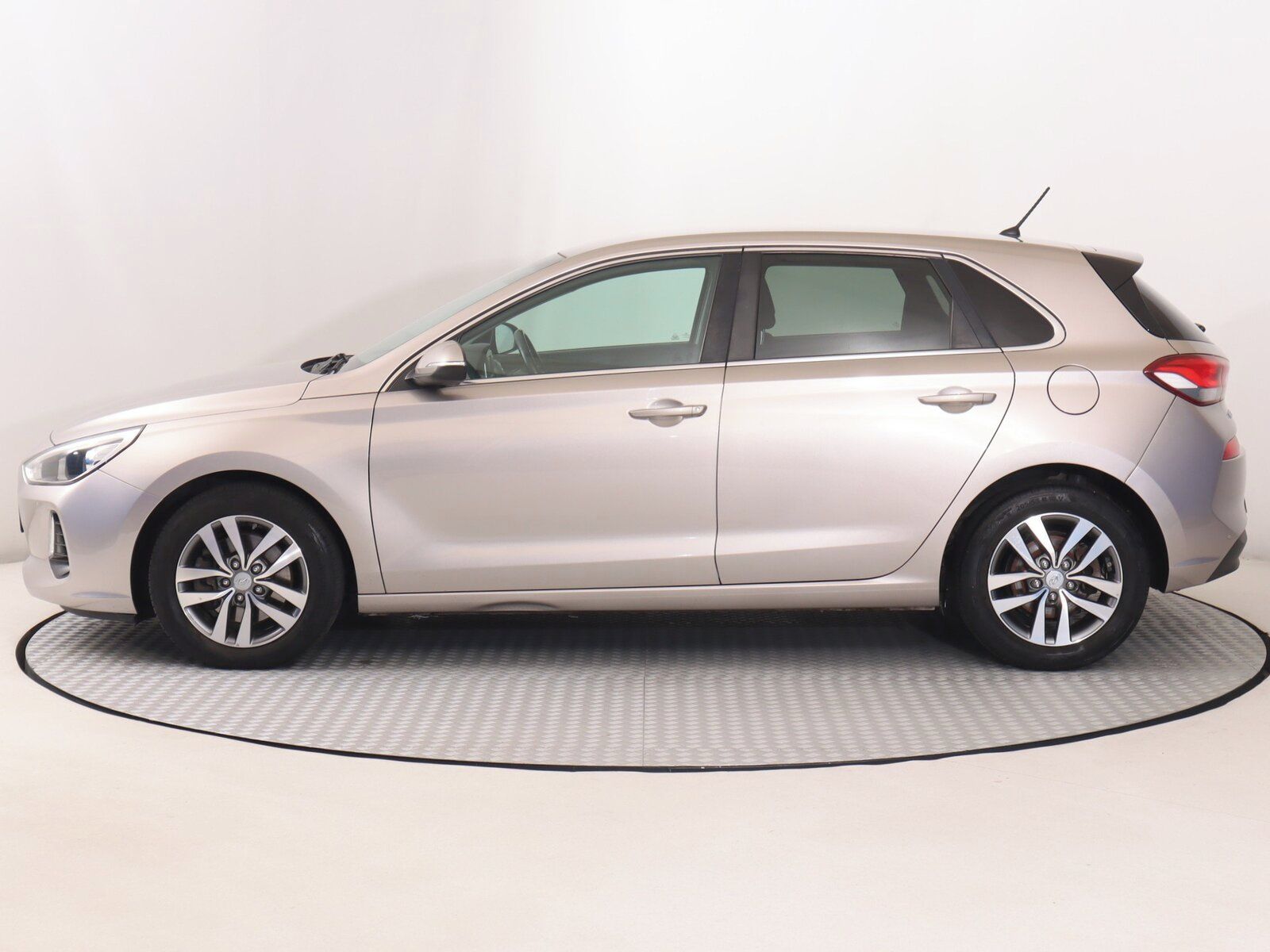 Hyundai i30, 1.6 CRDi, Serv.kniha - fotka 3