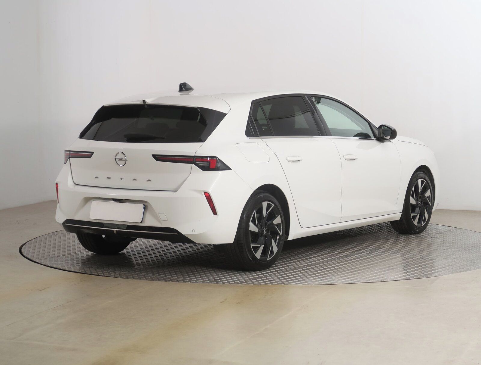 Opel Astra, 1.2 Turbo, Elegance - fotka 5
