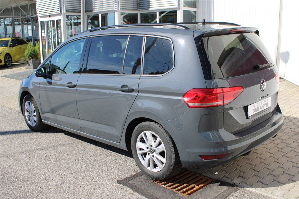 Volkswagen Touran, 1,5 TSI DSG LED - fotka 4