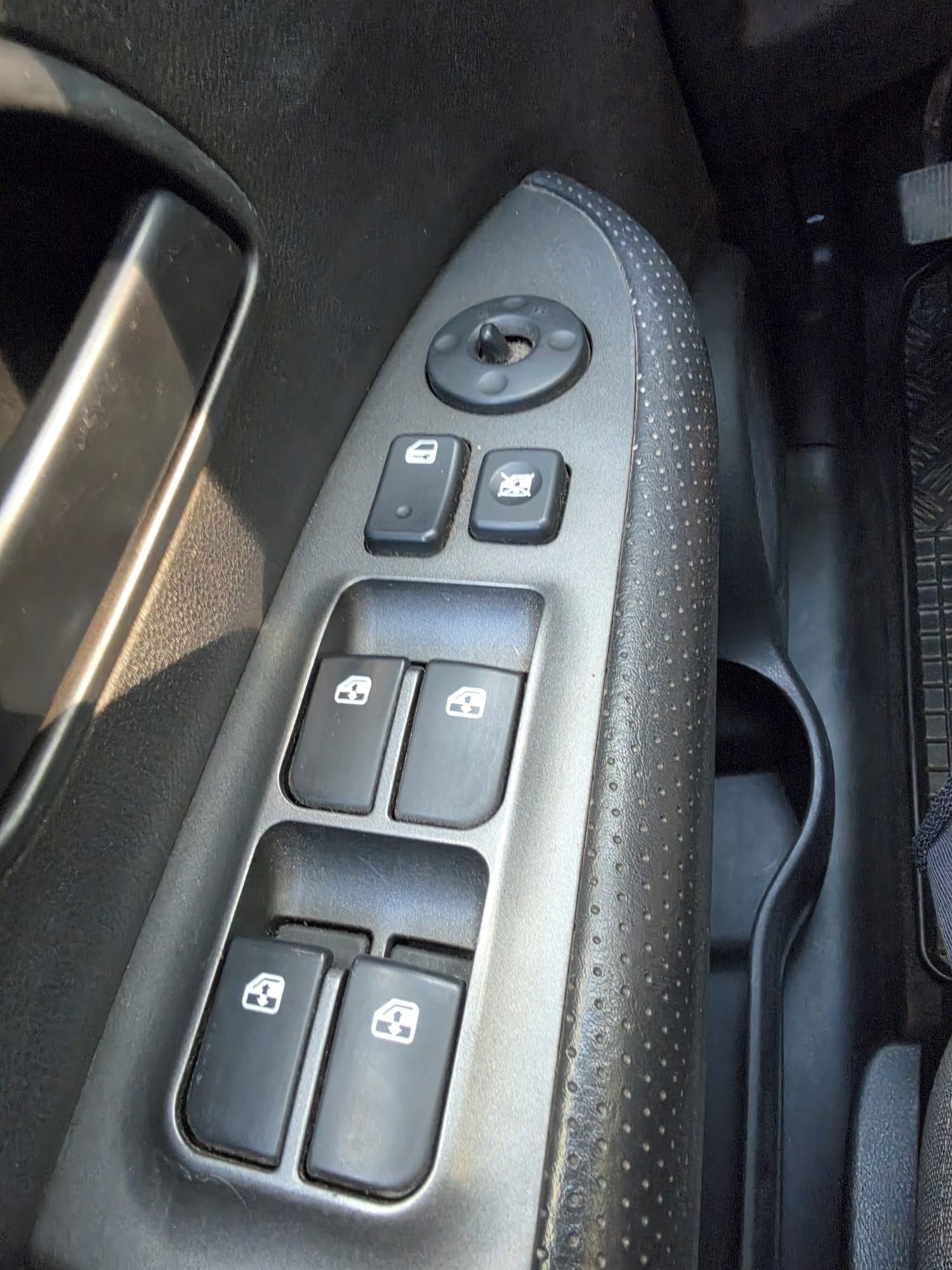 Kia Carens, 2.0 tdi, 1. majitel - fotka 6