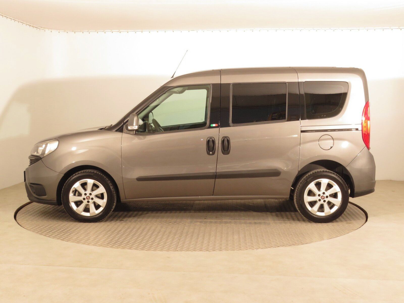Fiat Dobló, 1.6 MultiJet, 5Míst, ČR - fotka 3