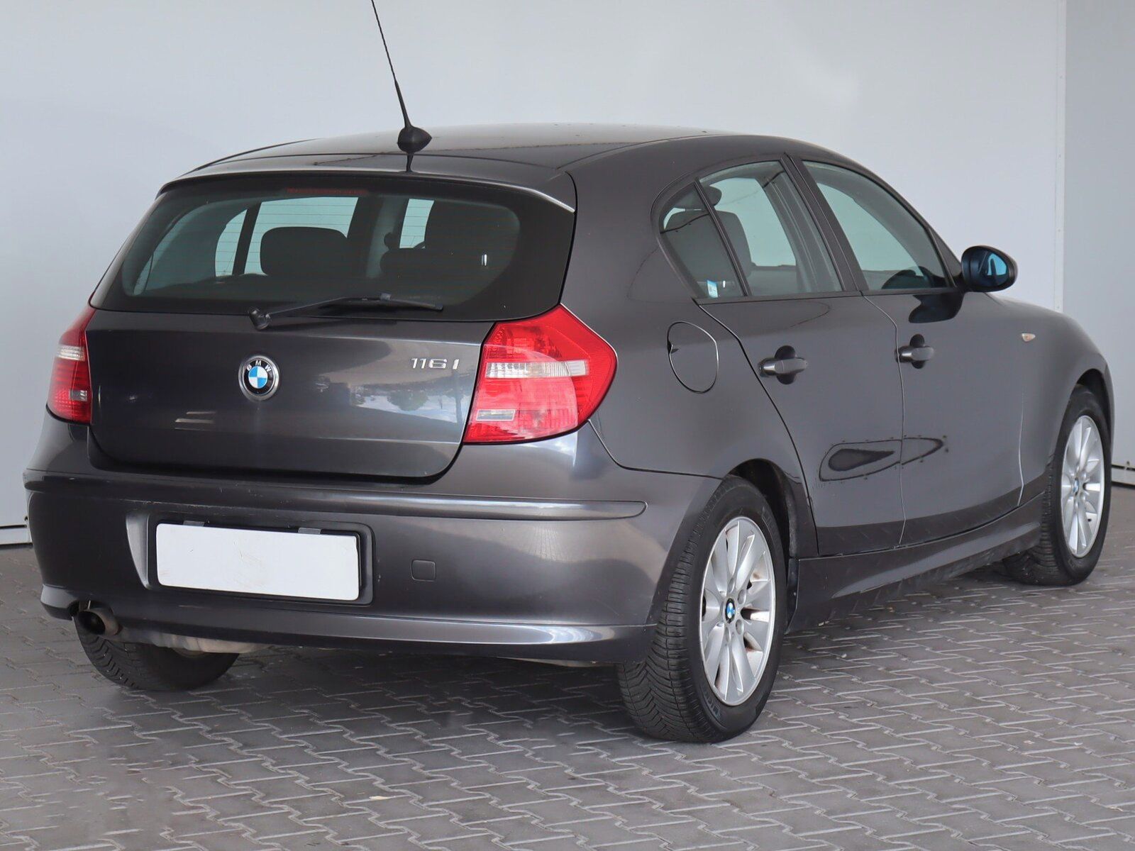 BMW Řada 1, 116i, oblíbený vůz - fotka 5