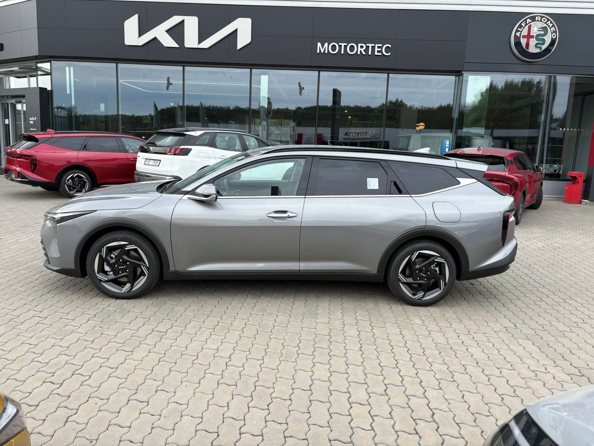 Kia K4, SW  1,6 T-GDi GPF 7DCT TOP 132 - fotka 3