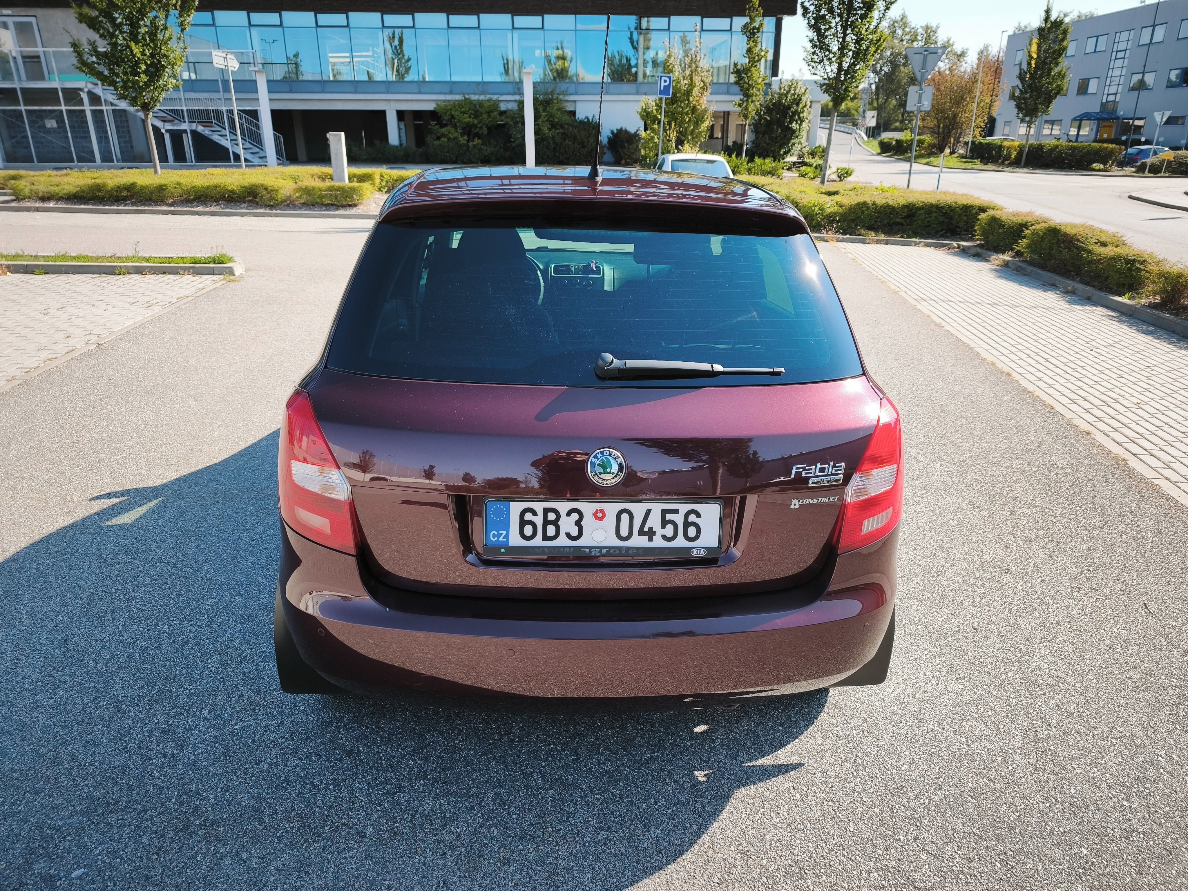Škoda Fabia, II. 1.4 16V 63 kW - 107000km - fotka 5