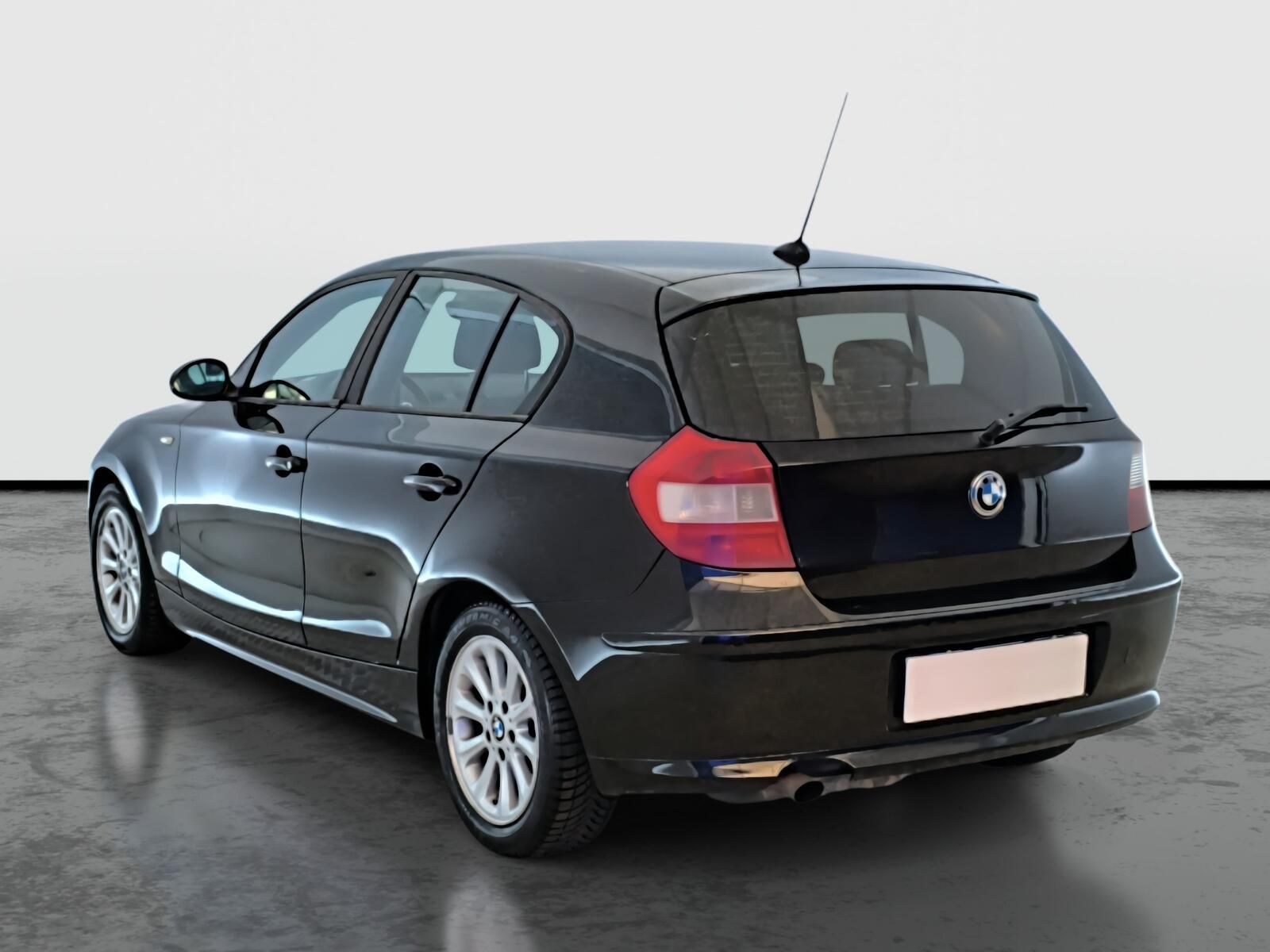 BMW Řada 1, 116i, po STK, zamluveno - fotka 4