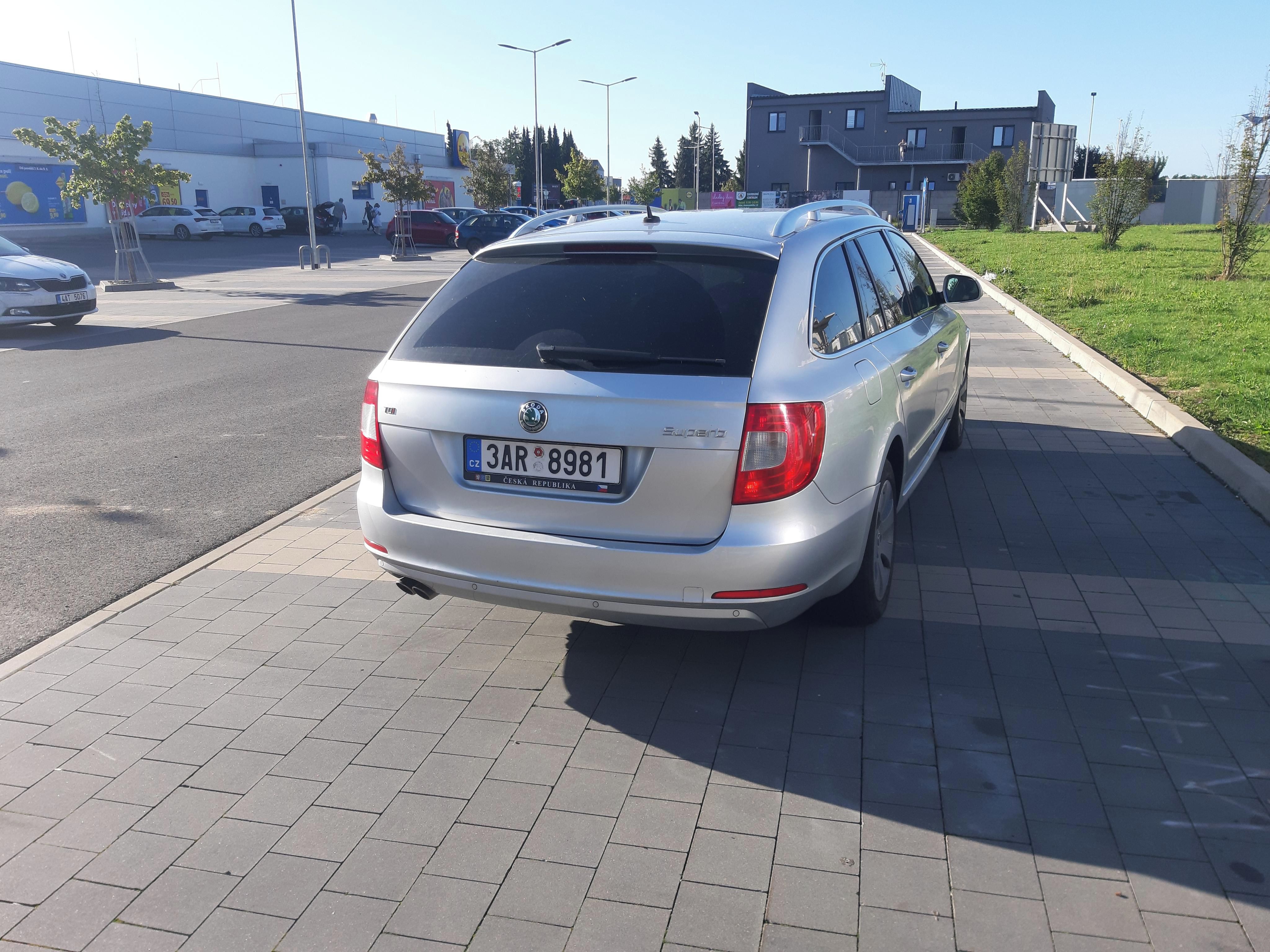 Škoda Superb, 2,0TDI 103KW STK do 9/27 - fotka 4