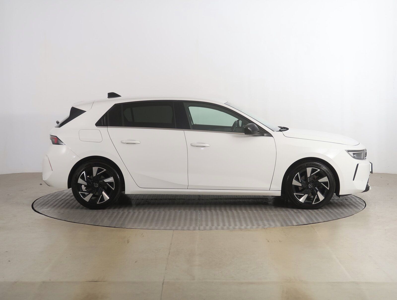 Opel Astra, 1.2 Turbo, Elegance - fotka 6
