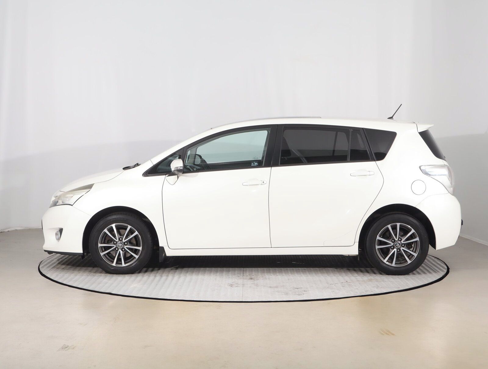 Toyota Verso, 2.0 D-4D - fotka 3