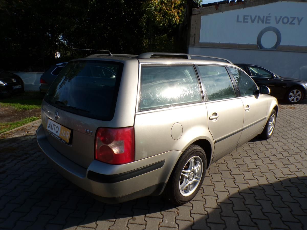 Volkswagen Passat, 1,8 Turbo  TAŽNÉ ZAŘÍZENÍ - fotka 5