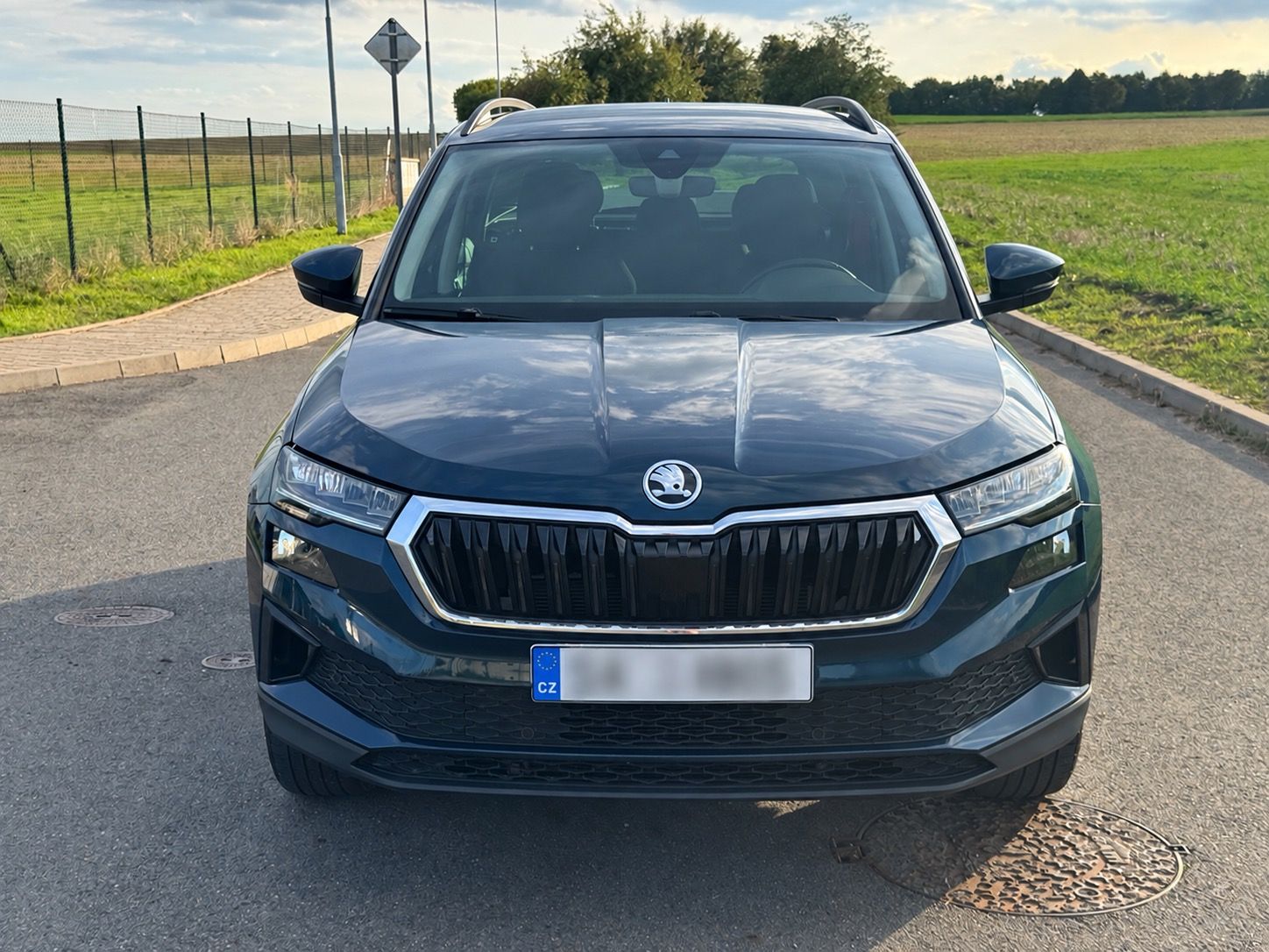 Škoda Karoq, 2,0 TDi DSG Ambition, pěkný, - fotka 2
