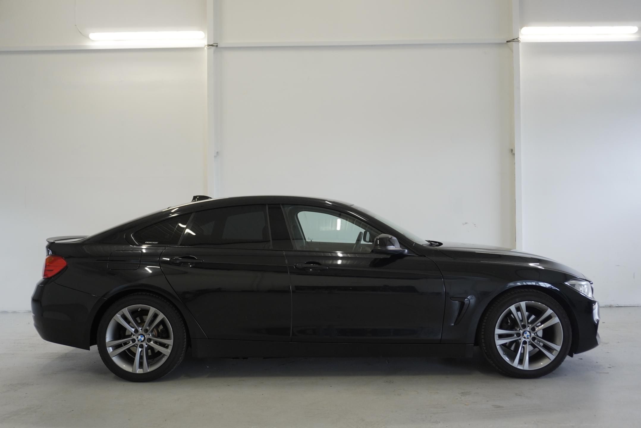BMW Řada 4, 2,0 GRAN COUPÉ AUT. - fotka 4