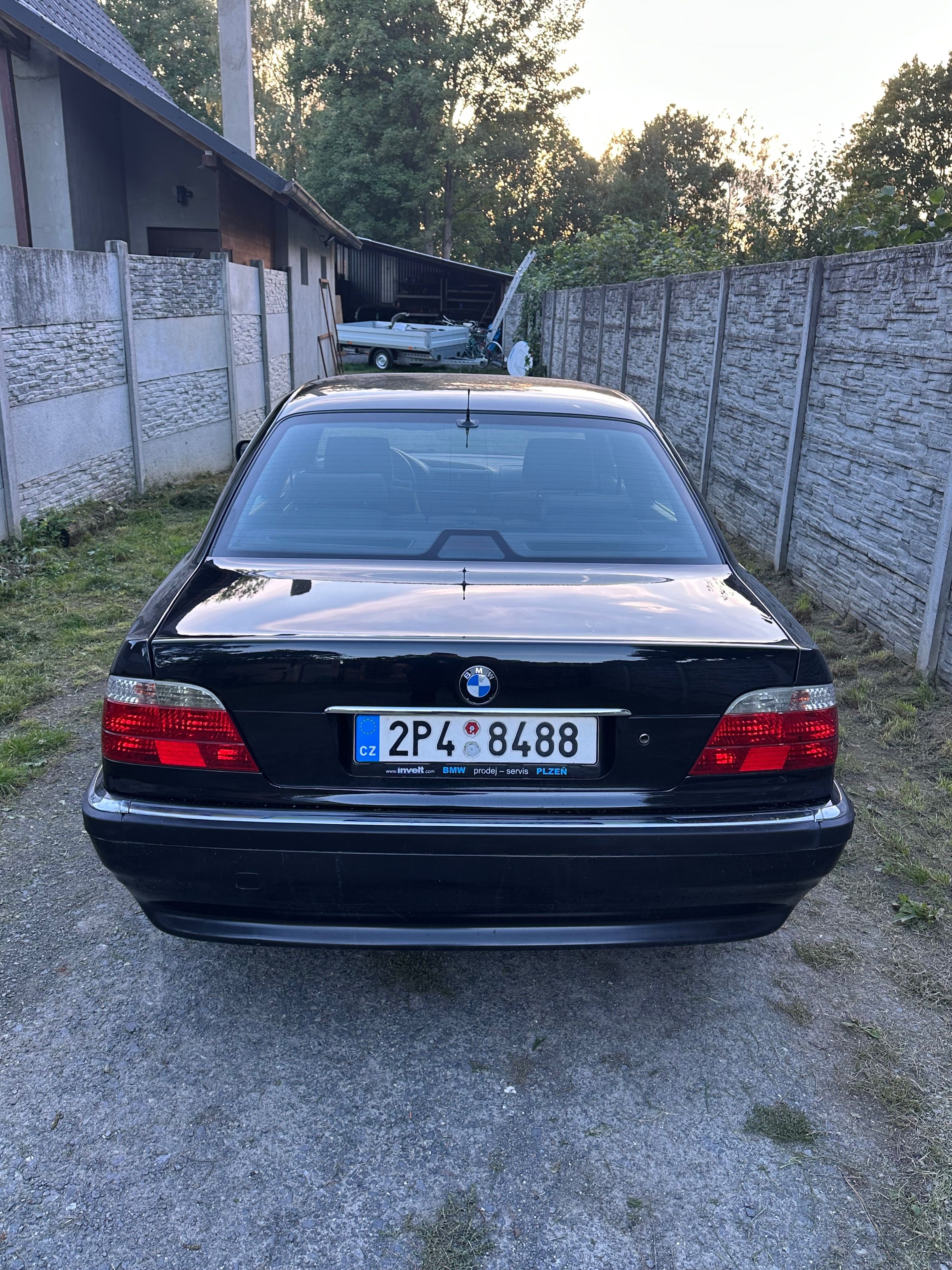 BMW Řada 7, 735i manuál - fotka 2