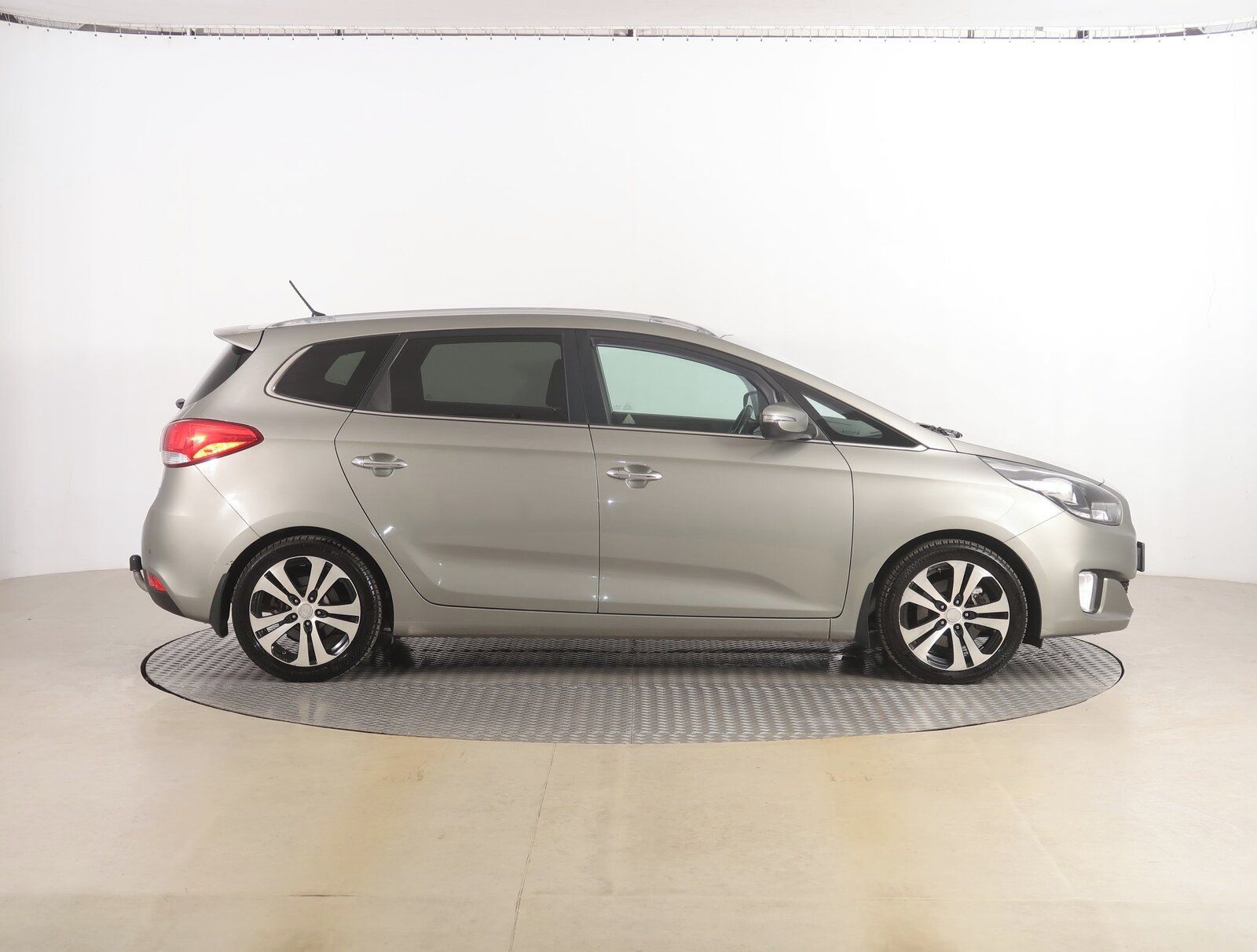 Kia Carens, 1.7 CRDi, 7 míst, Serv.kniha - fotka 6