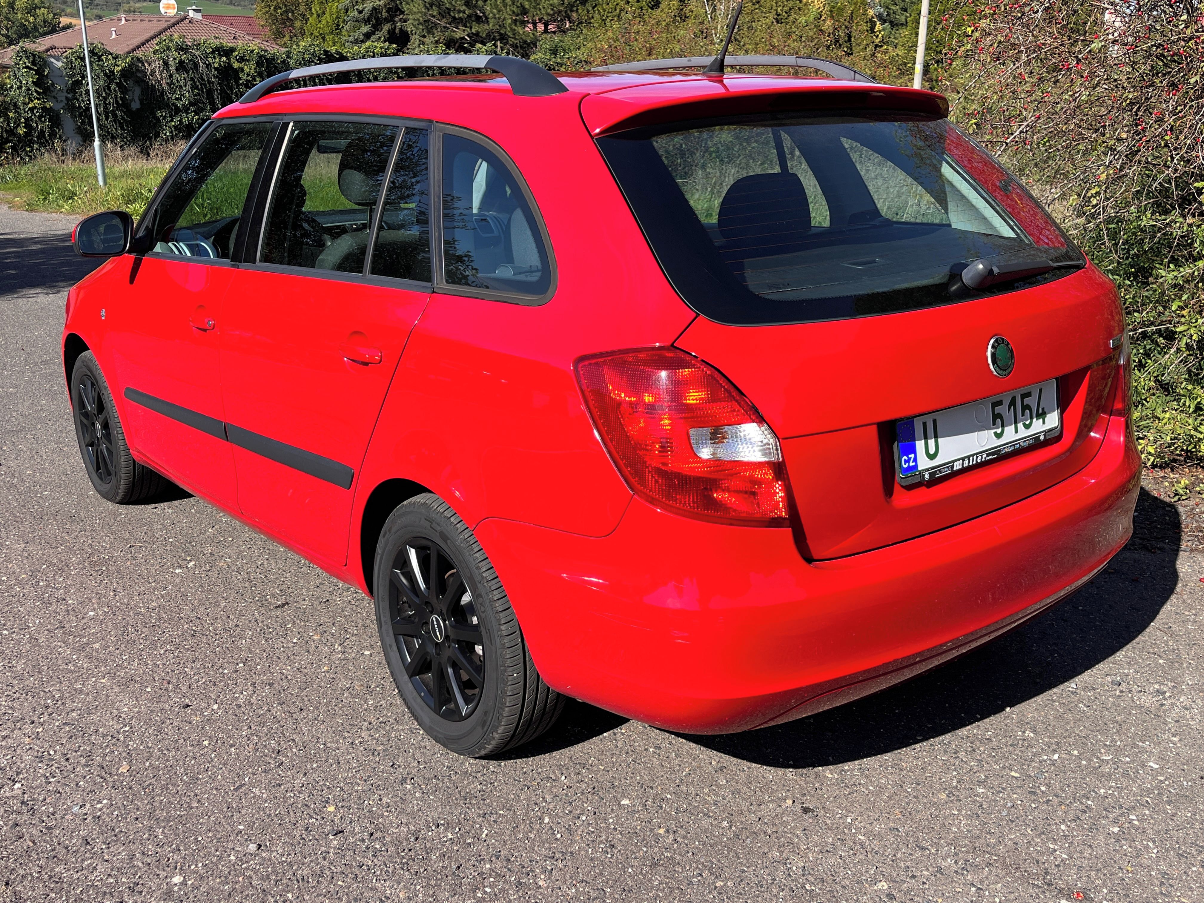 Škoda Fabia, 1.6i 77KW,KOMBI,VÝHŘEV,ALU15 - fotka 3