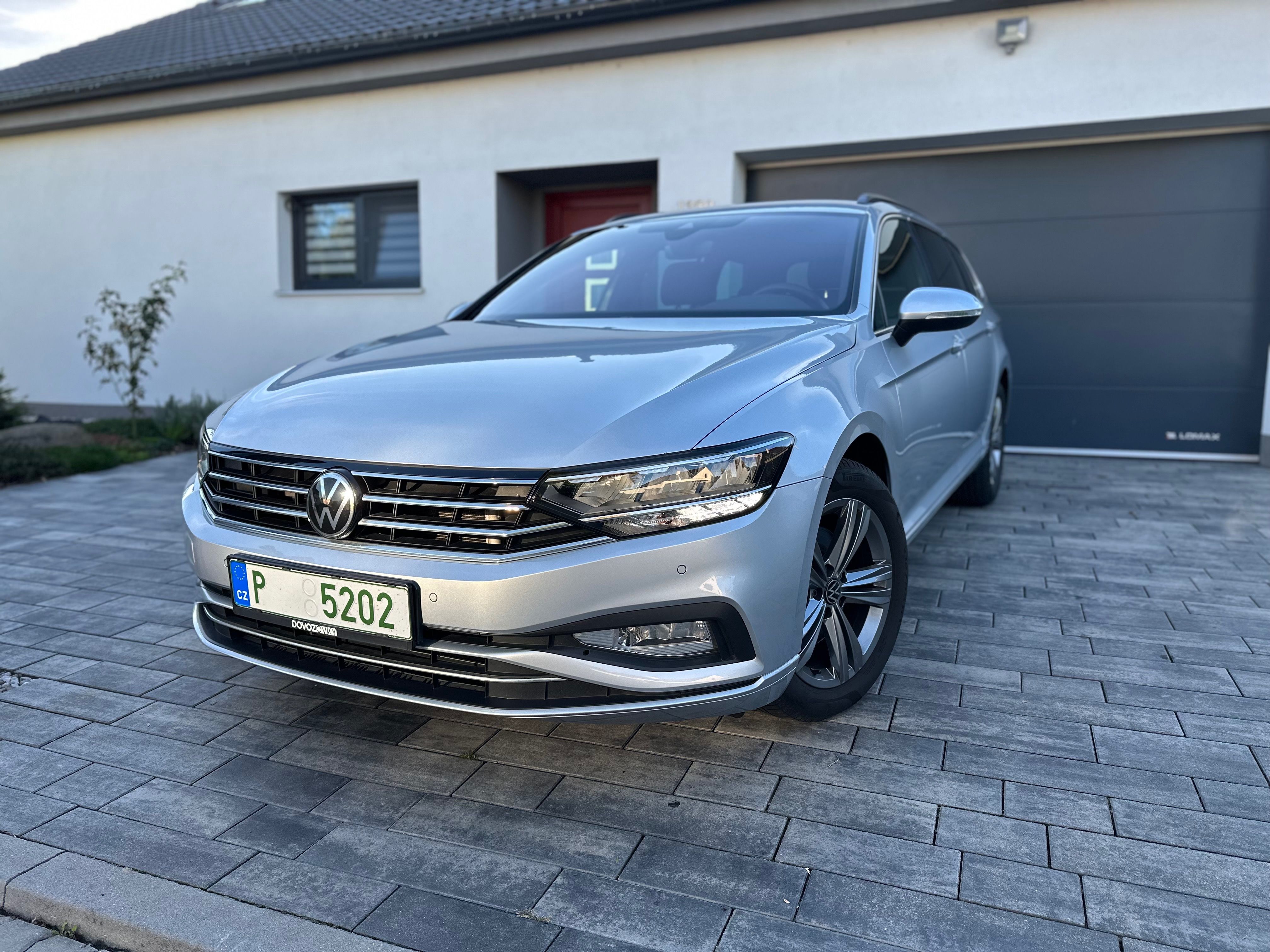 Volkswagen Passat, FullLED, černá stropnice 110KW