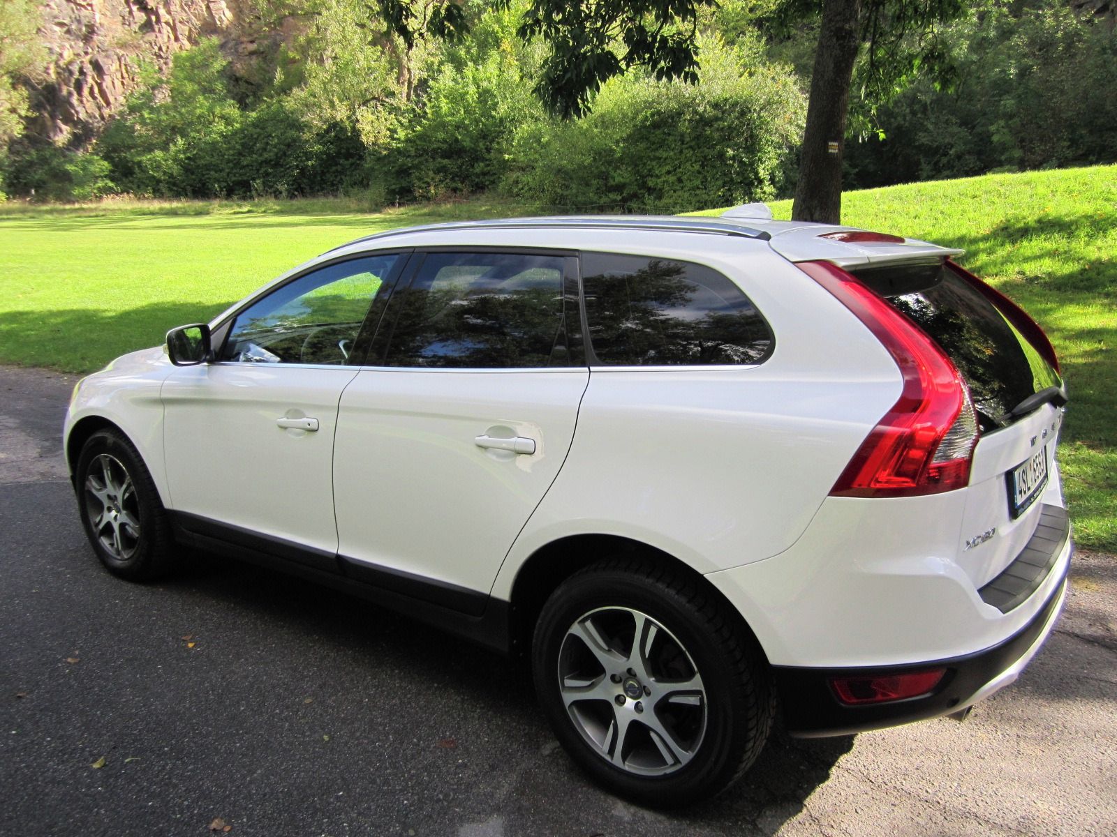 Volvo XC60, 2,4D 120KW  4x4 - fotka 5