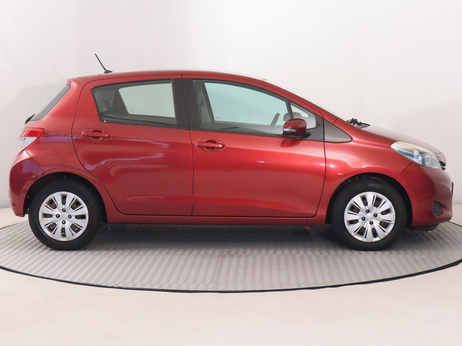 Toyota Yaris, 1.0 VVT-i, Serv.kniha - fotka 6