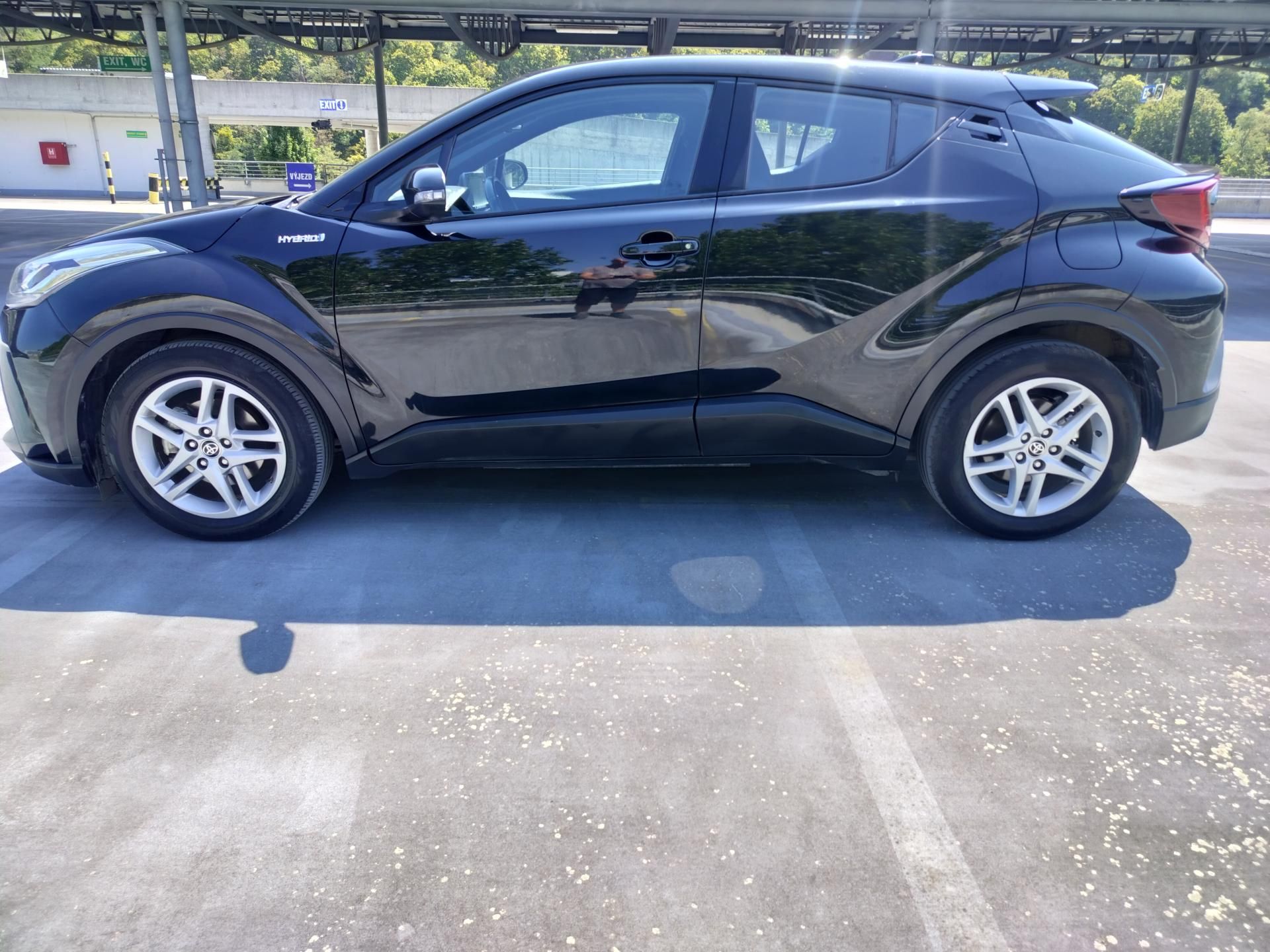 Toyota C-HR, 1.8 Hybrid - fotka 4