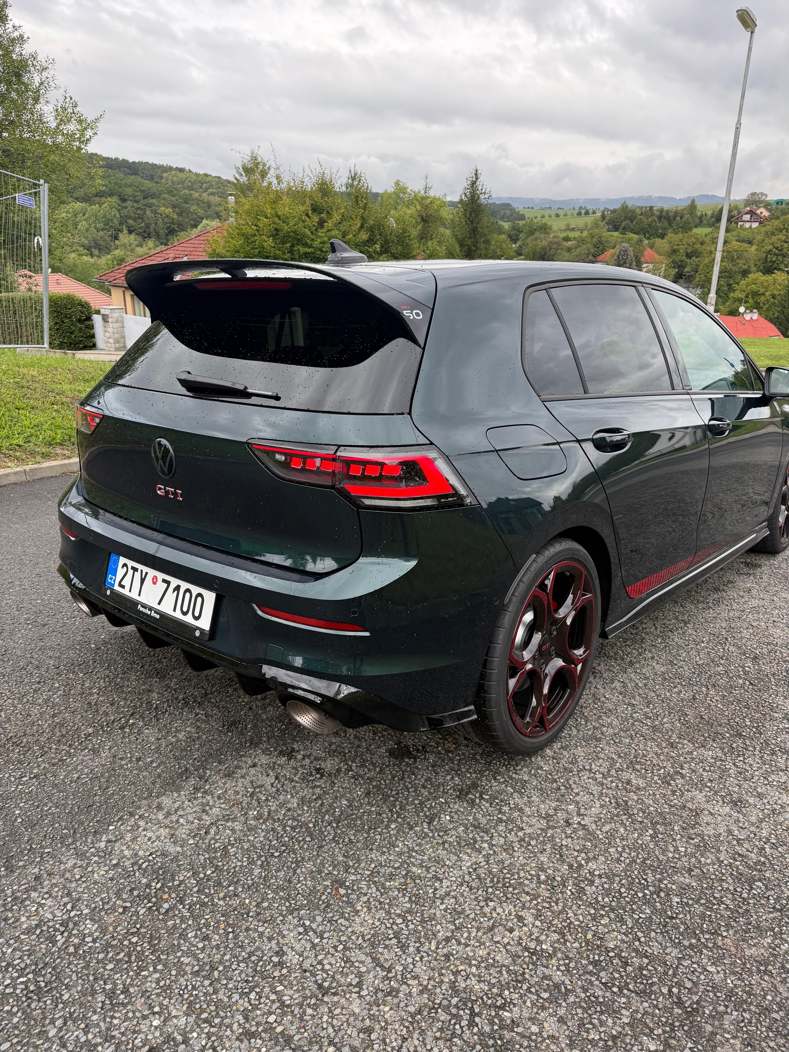 Volkswagen Golf, GTI EDITION 50, 2,0 TSI 239 kW - fotka 4