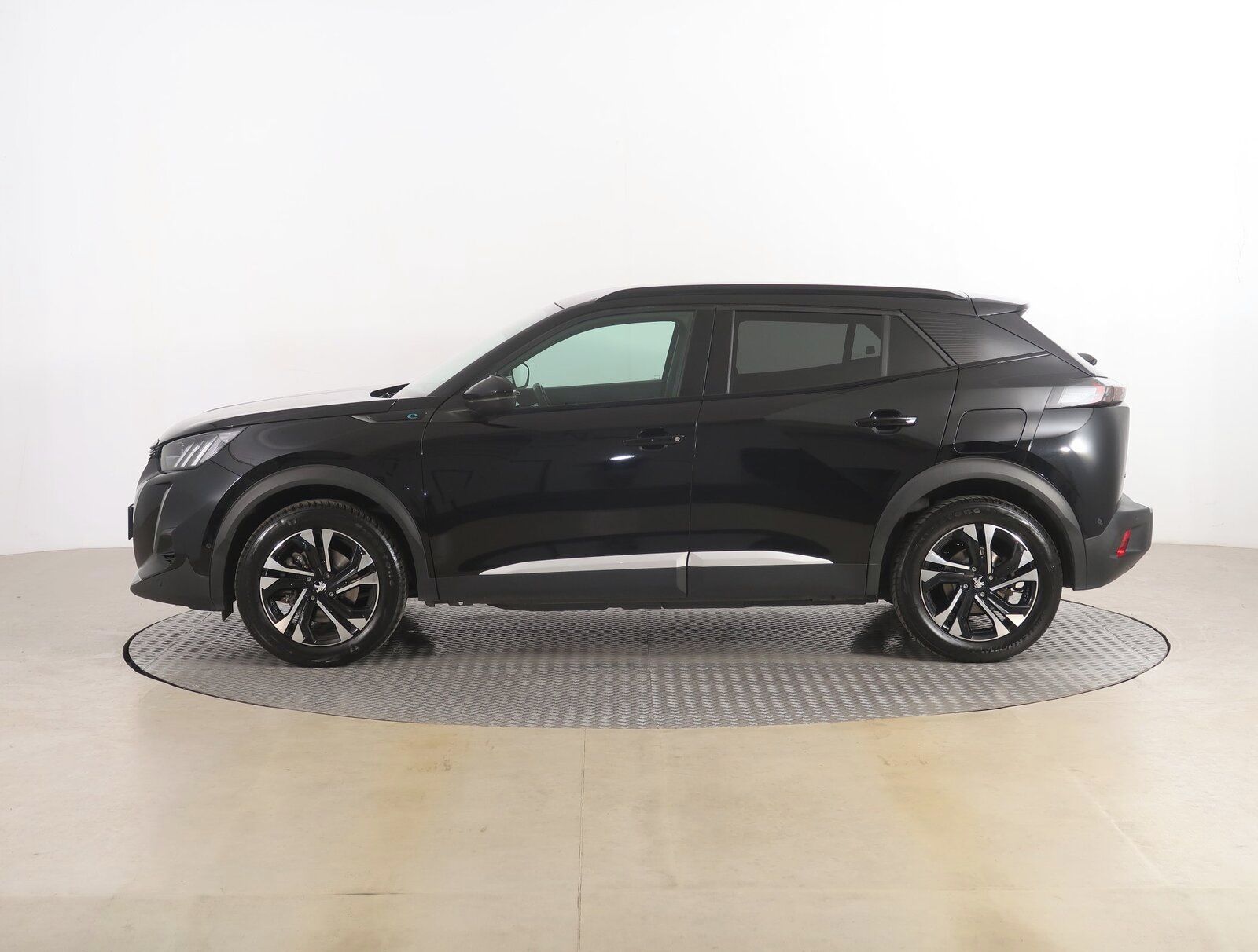 Peugeot 2008, 50 kWh, SoH 100%, GT, Automat - fotka 3