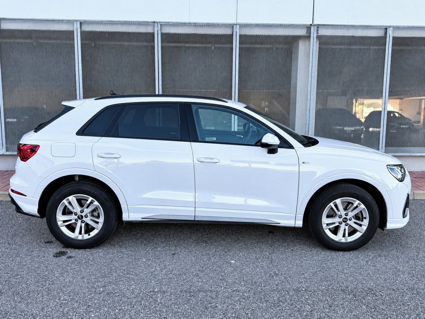 Audi Q3, 45 TFSI E S-Line Matrix - fotka 5