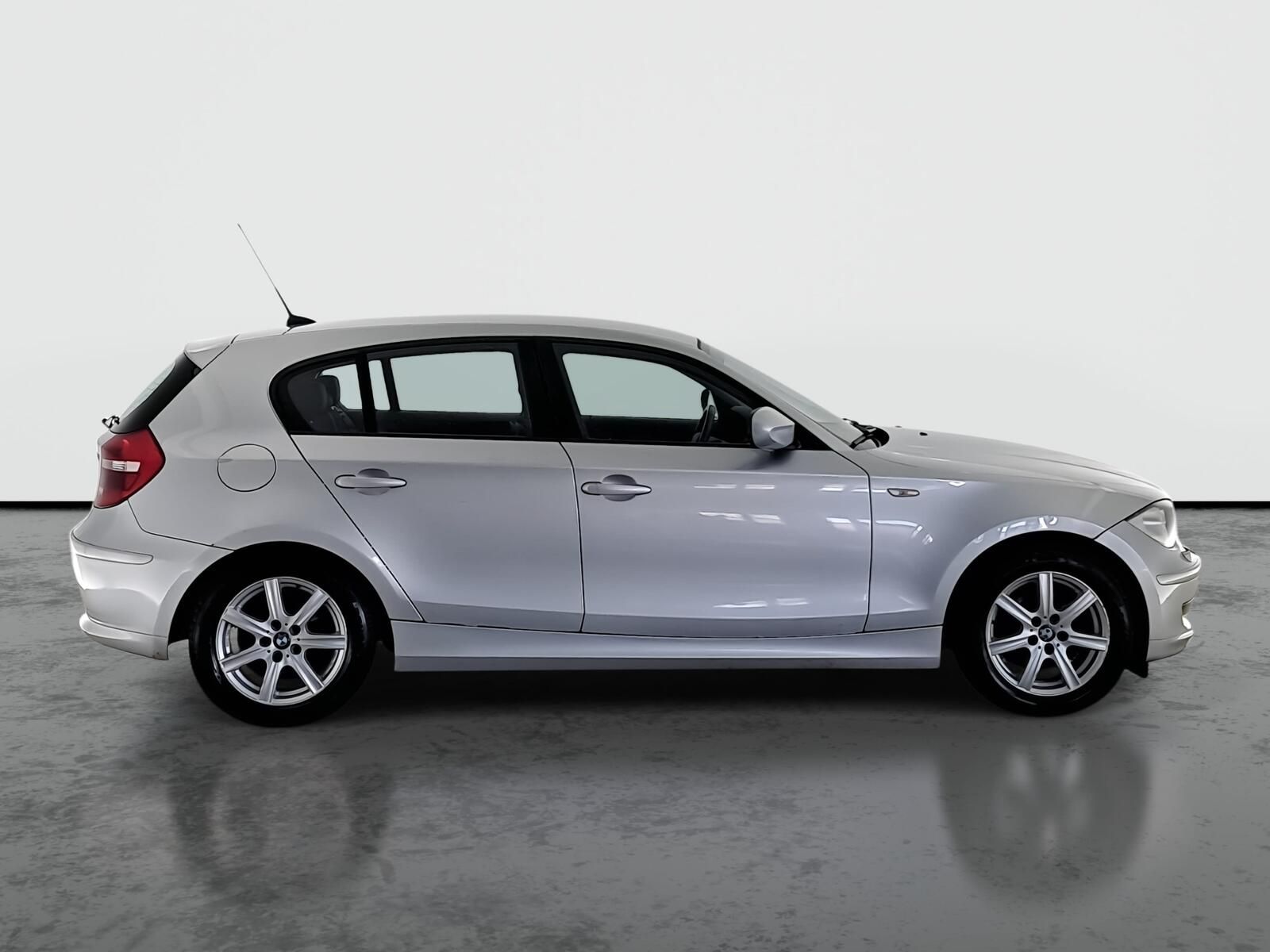 BMW Řada 1, 116i, Kožené sedačky, Xenony - fotka 6