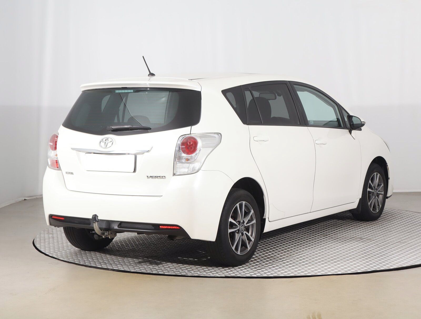 Toyota Verso, 2.0 D-4D - fotka 5