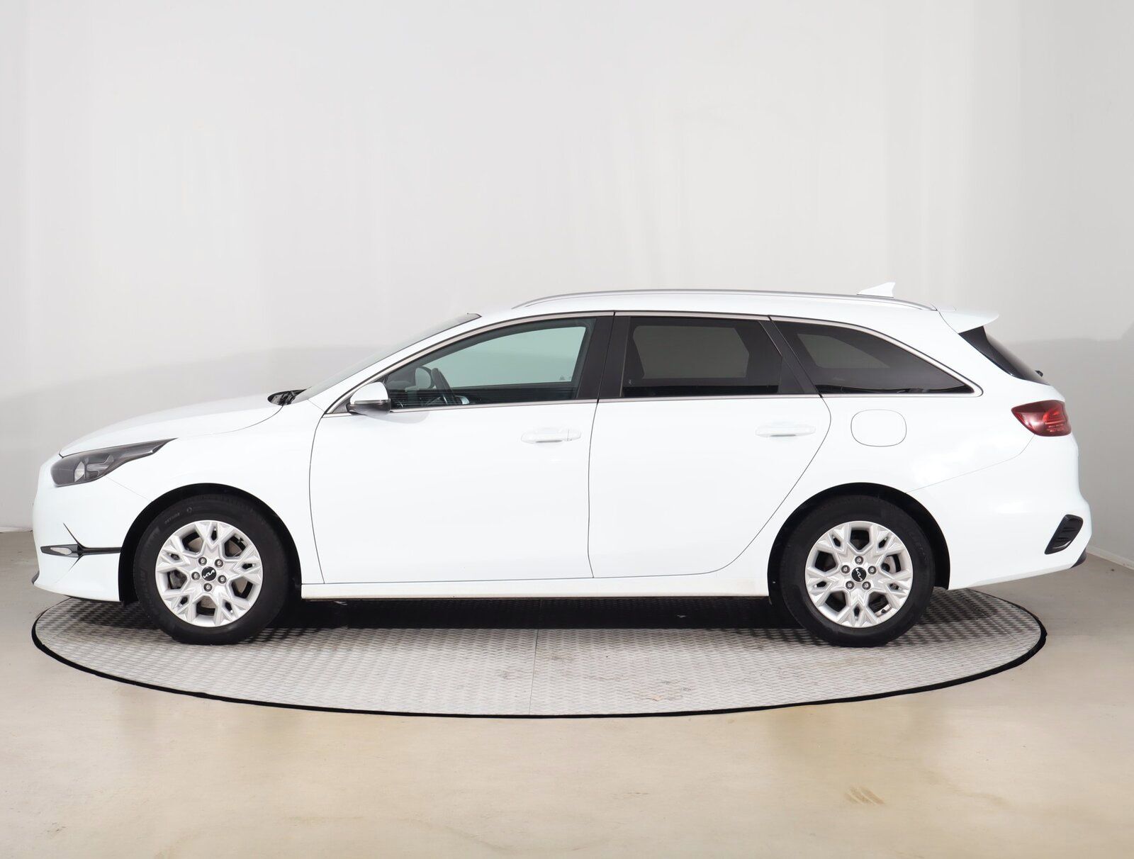 Kia Cee´d, 1.6 CRDi MHEV, Gold - fotka 3