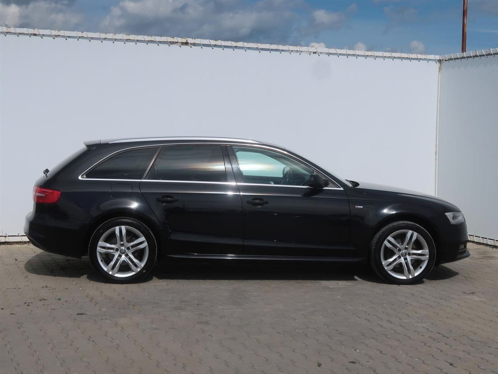 Audi A4, 2.0 TDI, S-Line, Automat - fotka 6