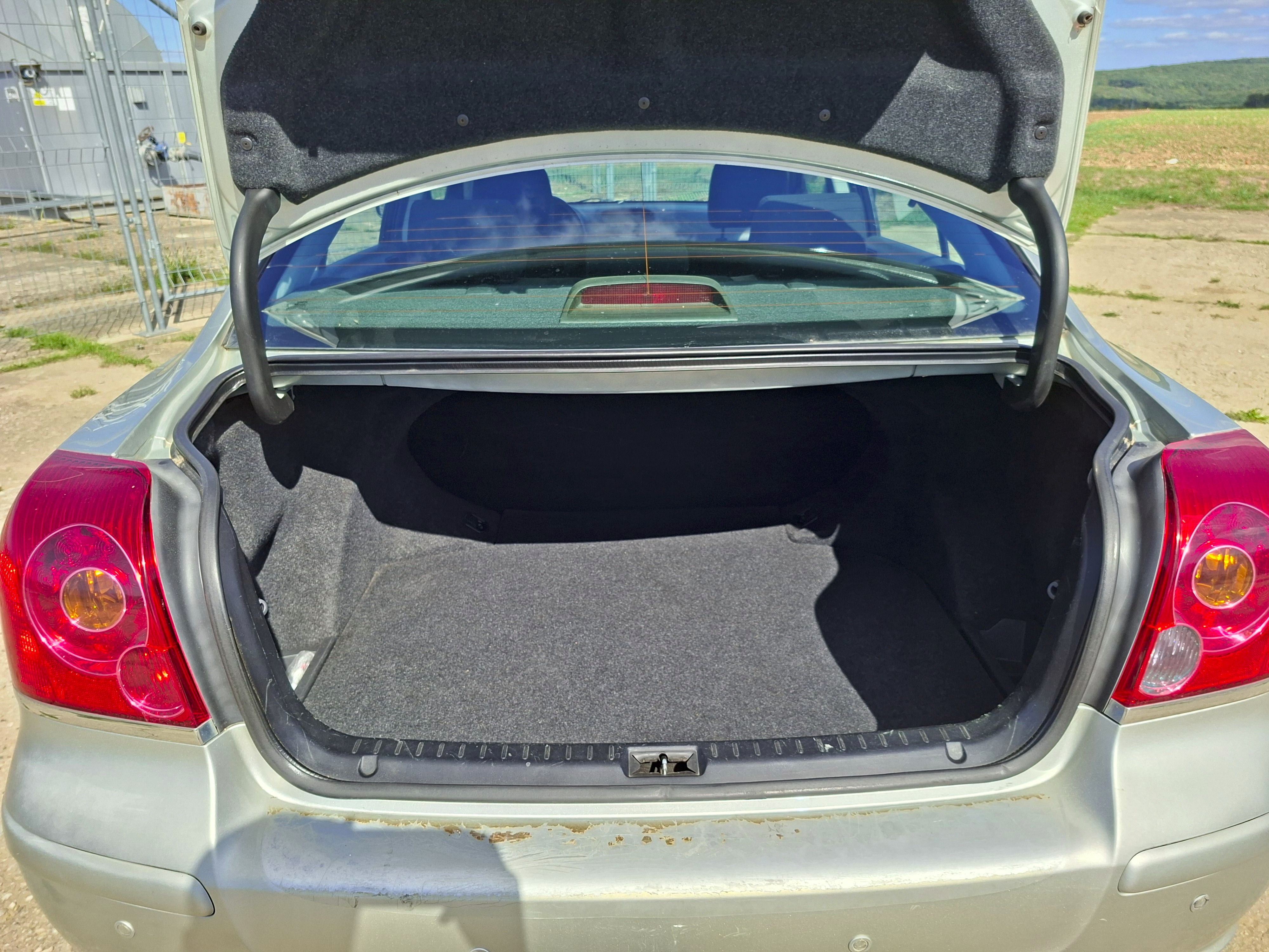Toyota Avensis, Toyota Avensis 1,6L - fotka 2