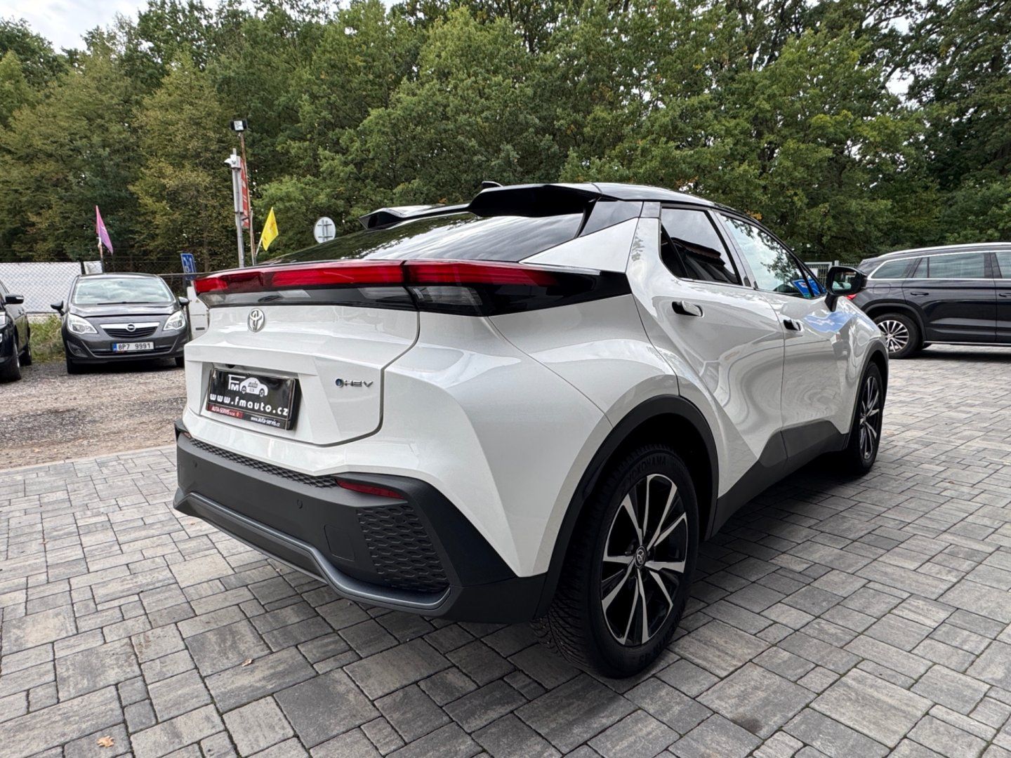 Toyota C-HR, 1.8 Hybrid 140k Executive - fotka 5