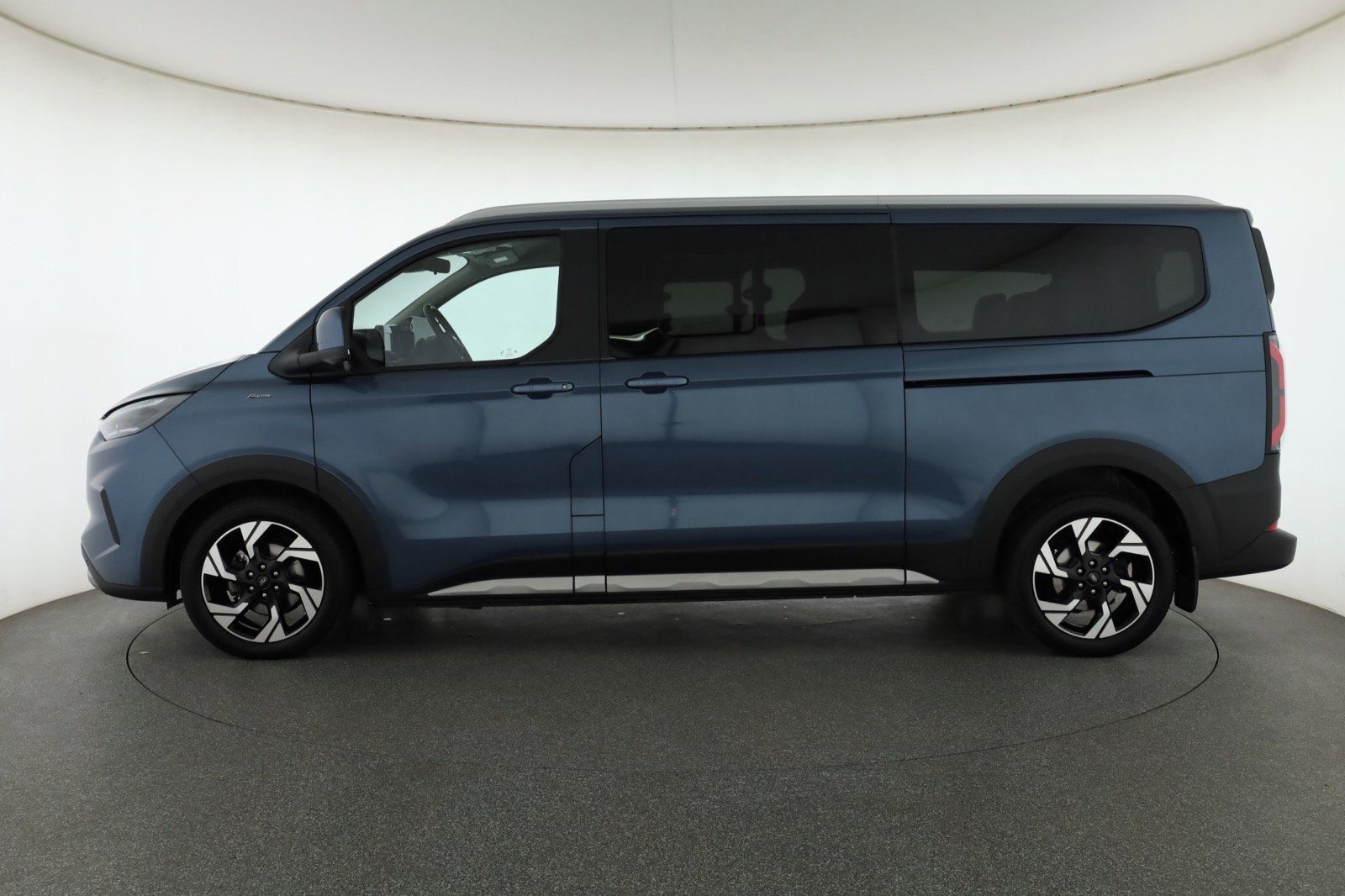 Ford Tourneo Custom, 2.0 EcoBlue AWD, Active, Klima - fotka 3