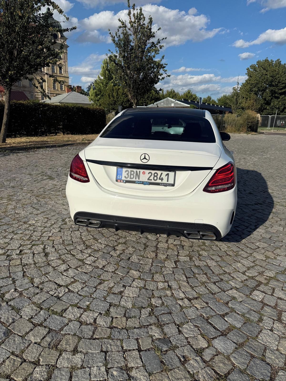 Mercedes-Benz Třídy C, C 220d, AMG paket - fotka 5