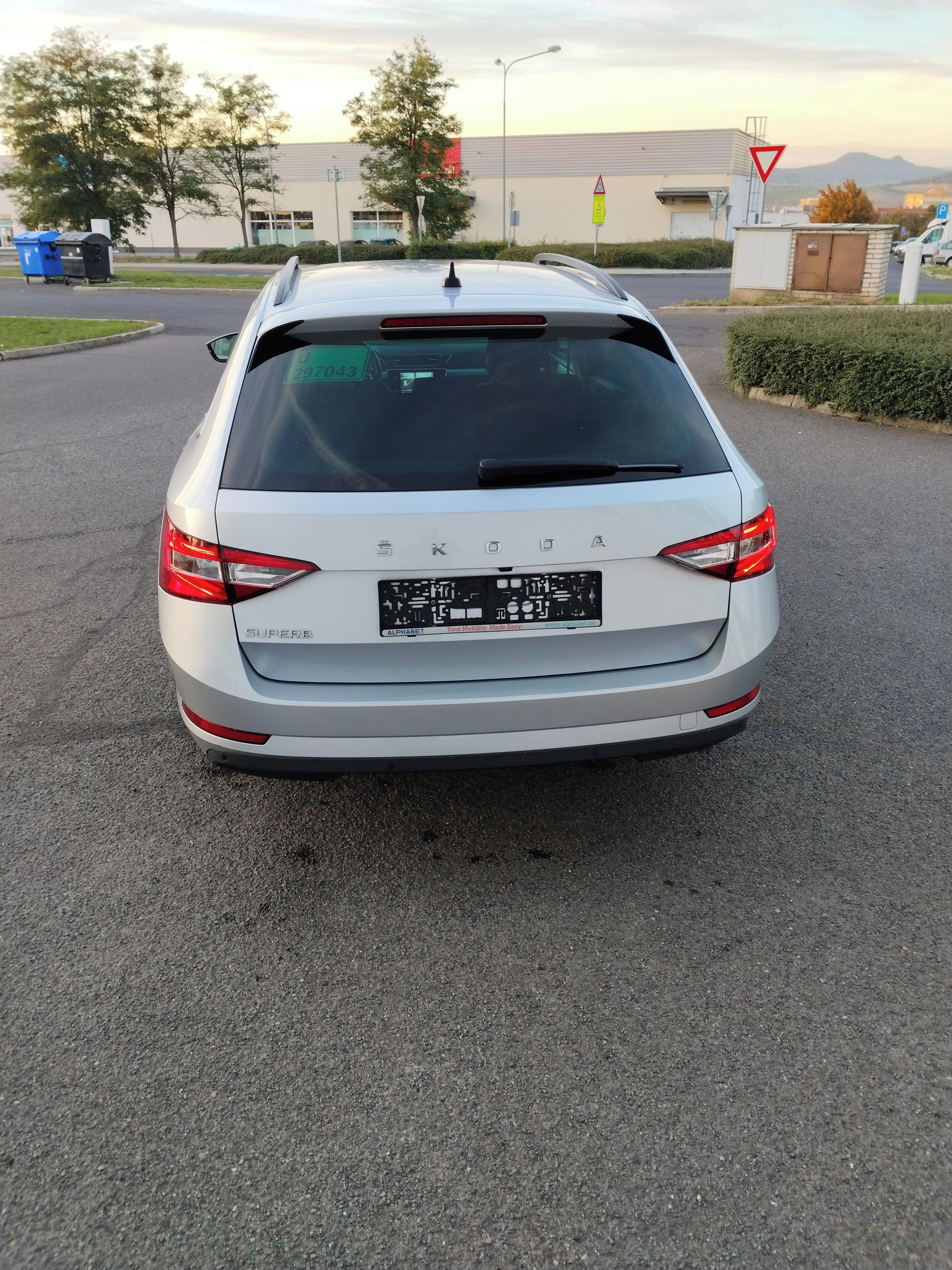Škoda Superb - fotka 6