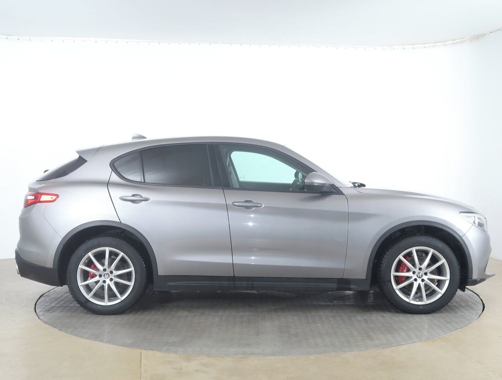 Alfa Romeo Stelvio, 2.2 Diesel, 4X4, Automat - fotka 6