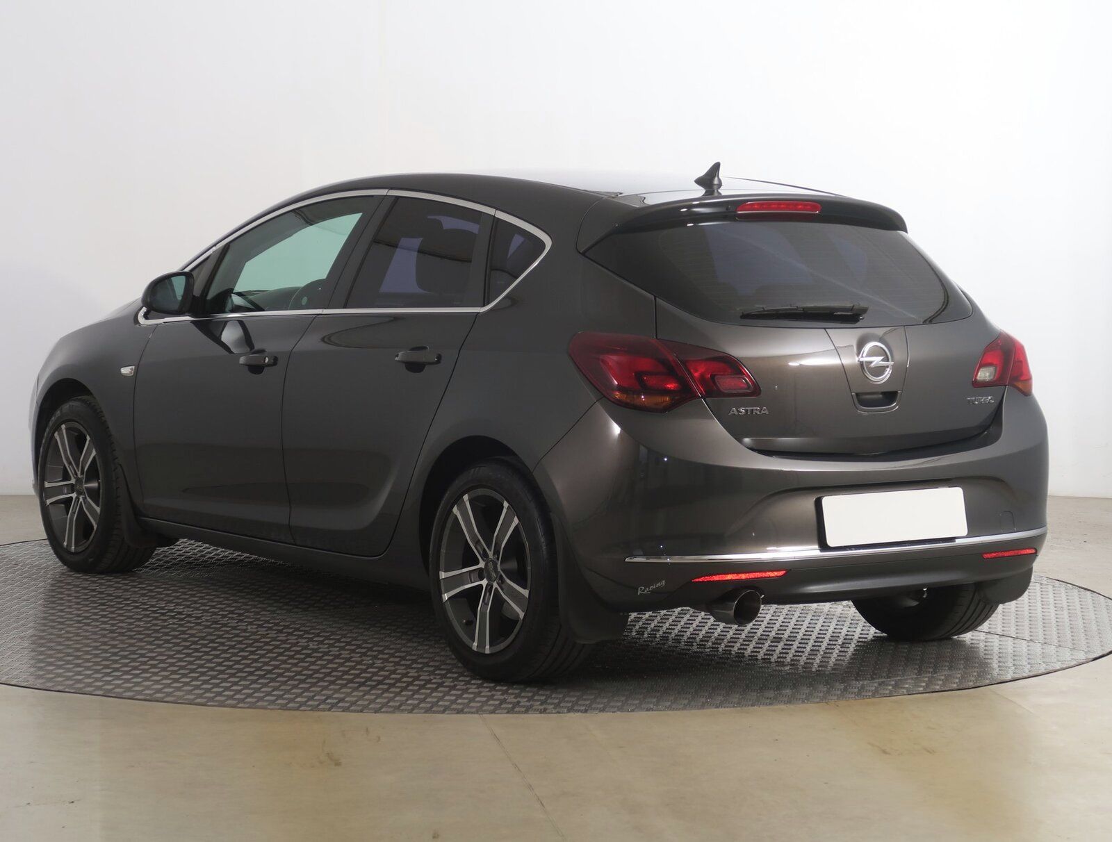 Opel Astra, 1.6 T - fotka 4