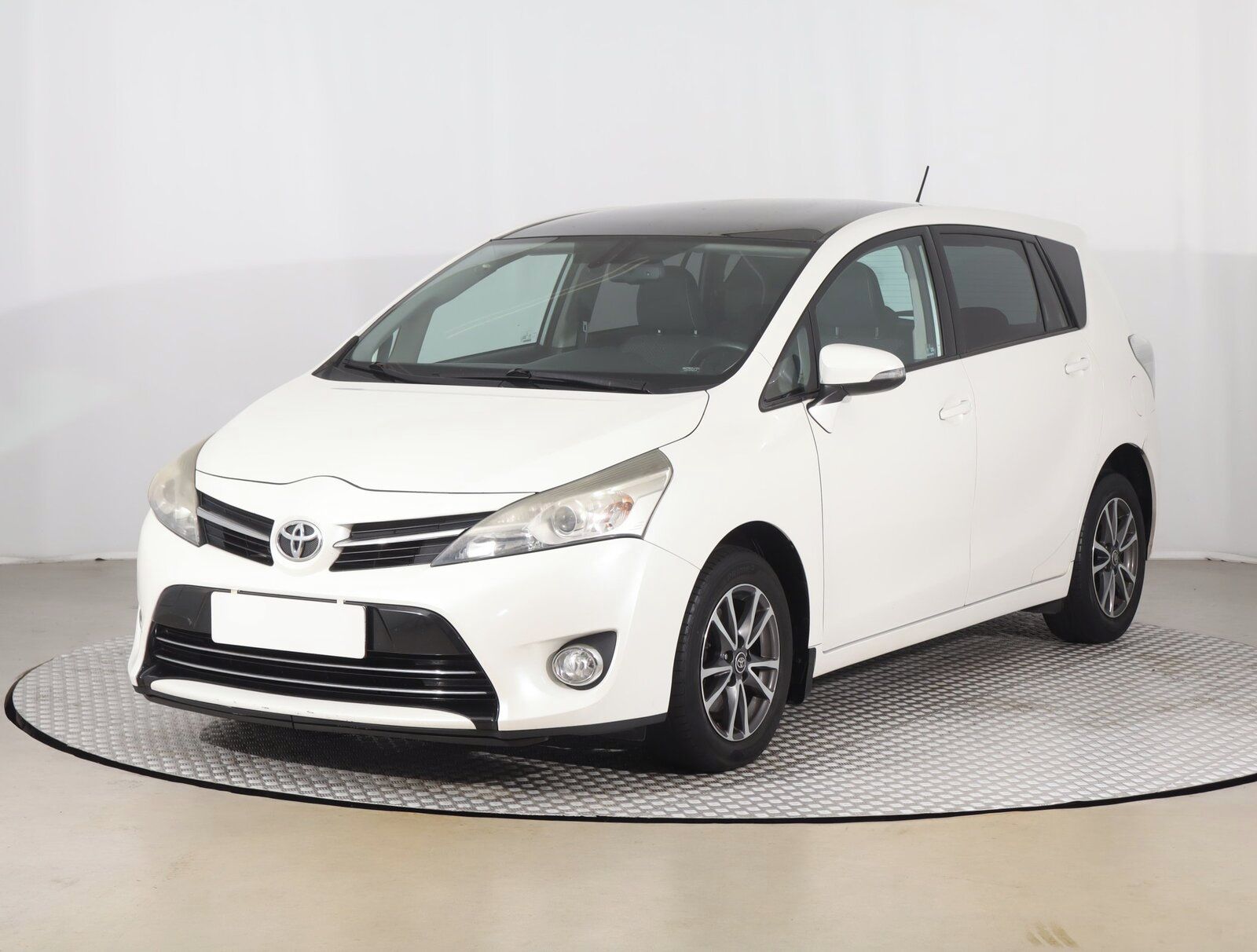 Toyota Verso, 2.0 D-4D - fotka 2