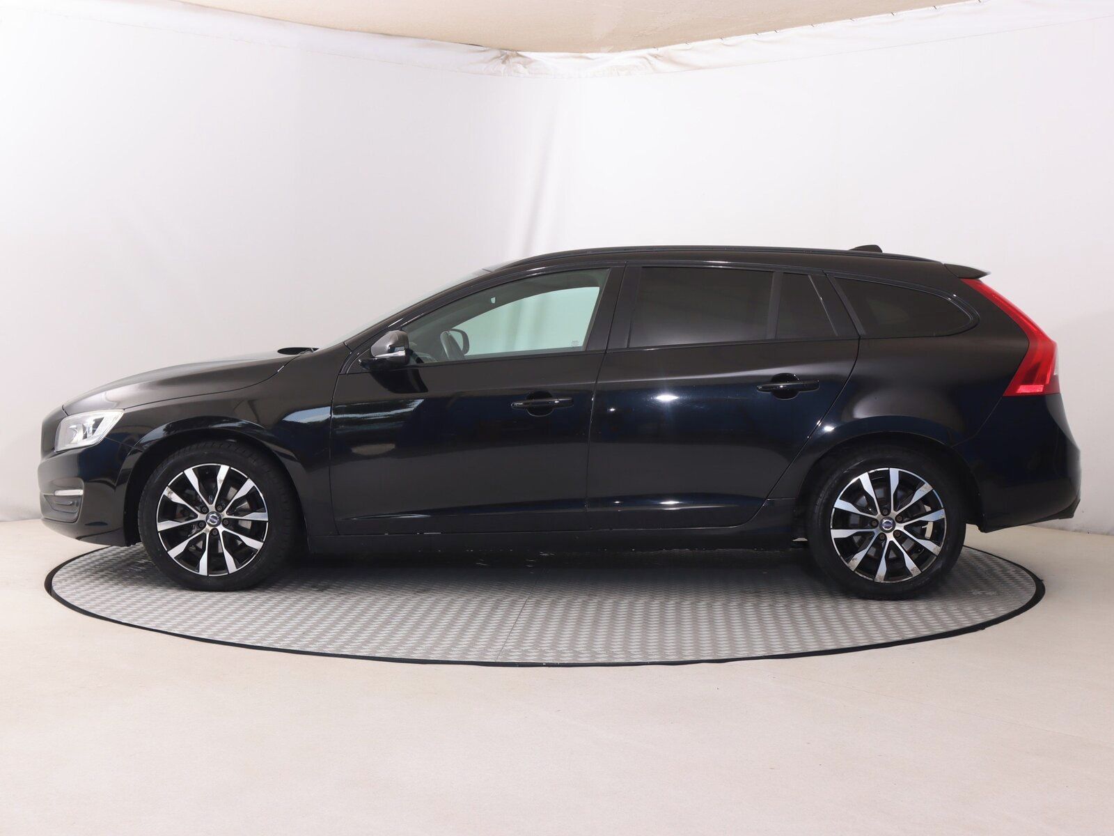 Volvo V60, D3 2.0, Serv.kniha - fotka 3