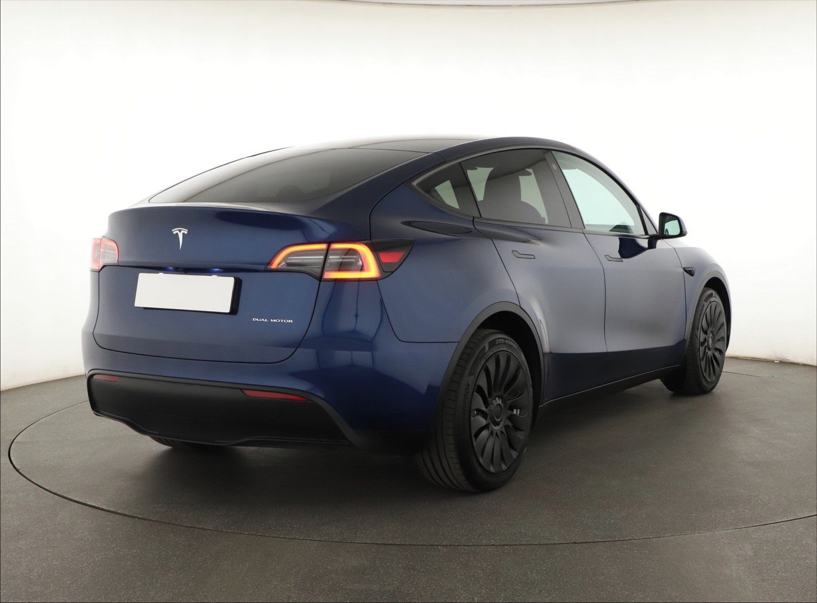 Tesla Model Y, Long Range AWD 79kWh, SoH 95% - fotka 5