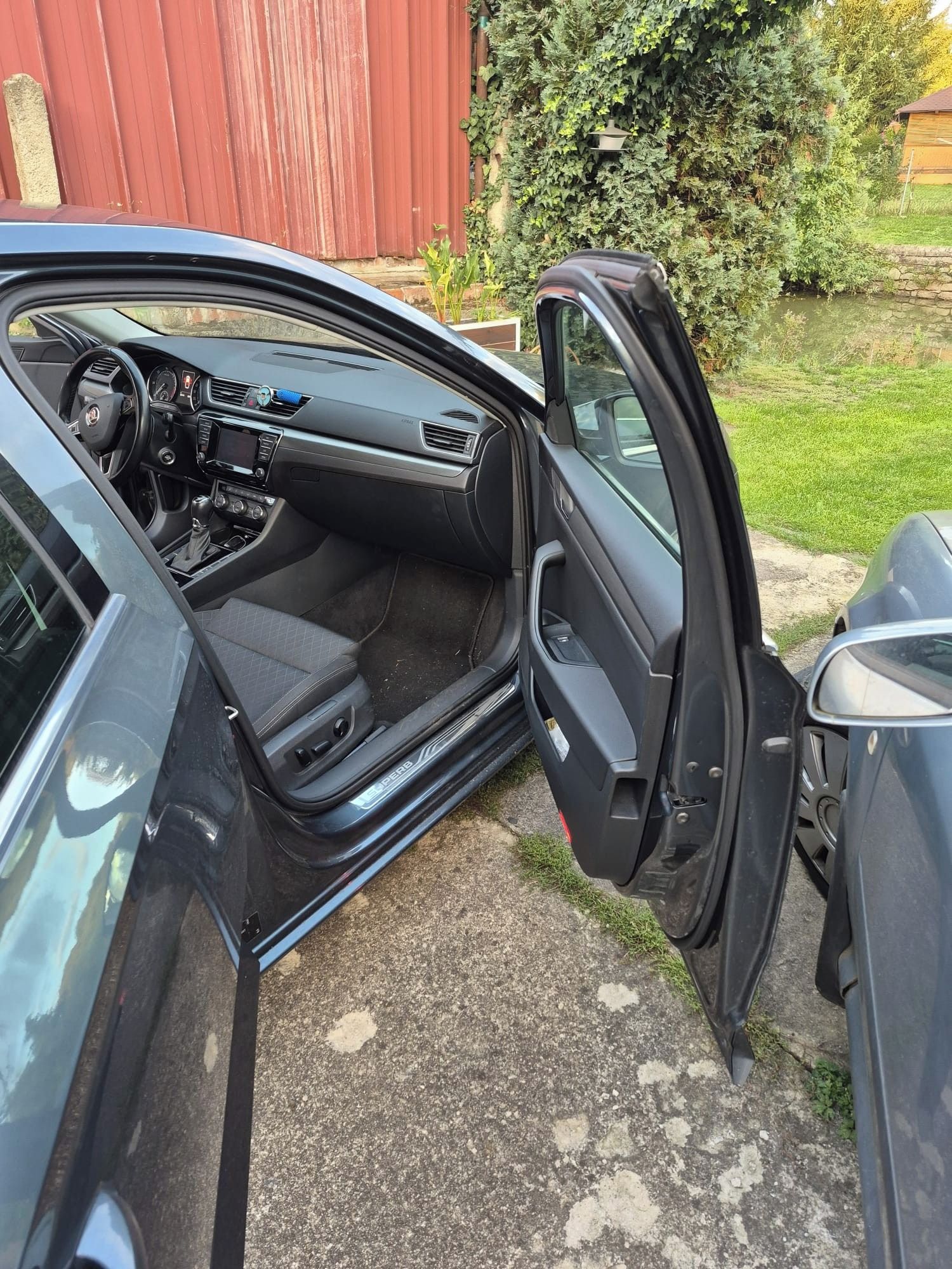 Škoda Superb, Superb 2.0 TDI,DSG 110 kW - fotka 4