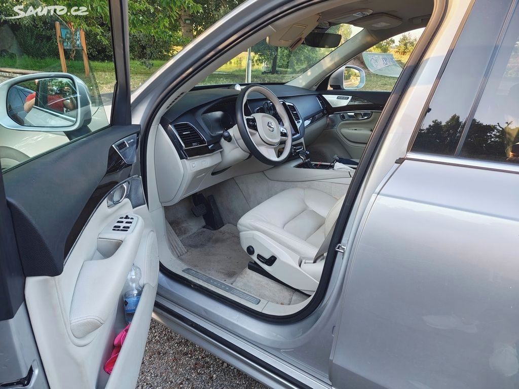 Volvo XC90, 2.0 D5 AWD / INSCRIP / AUDIO - fotka 5