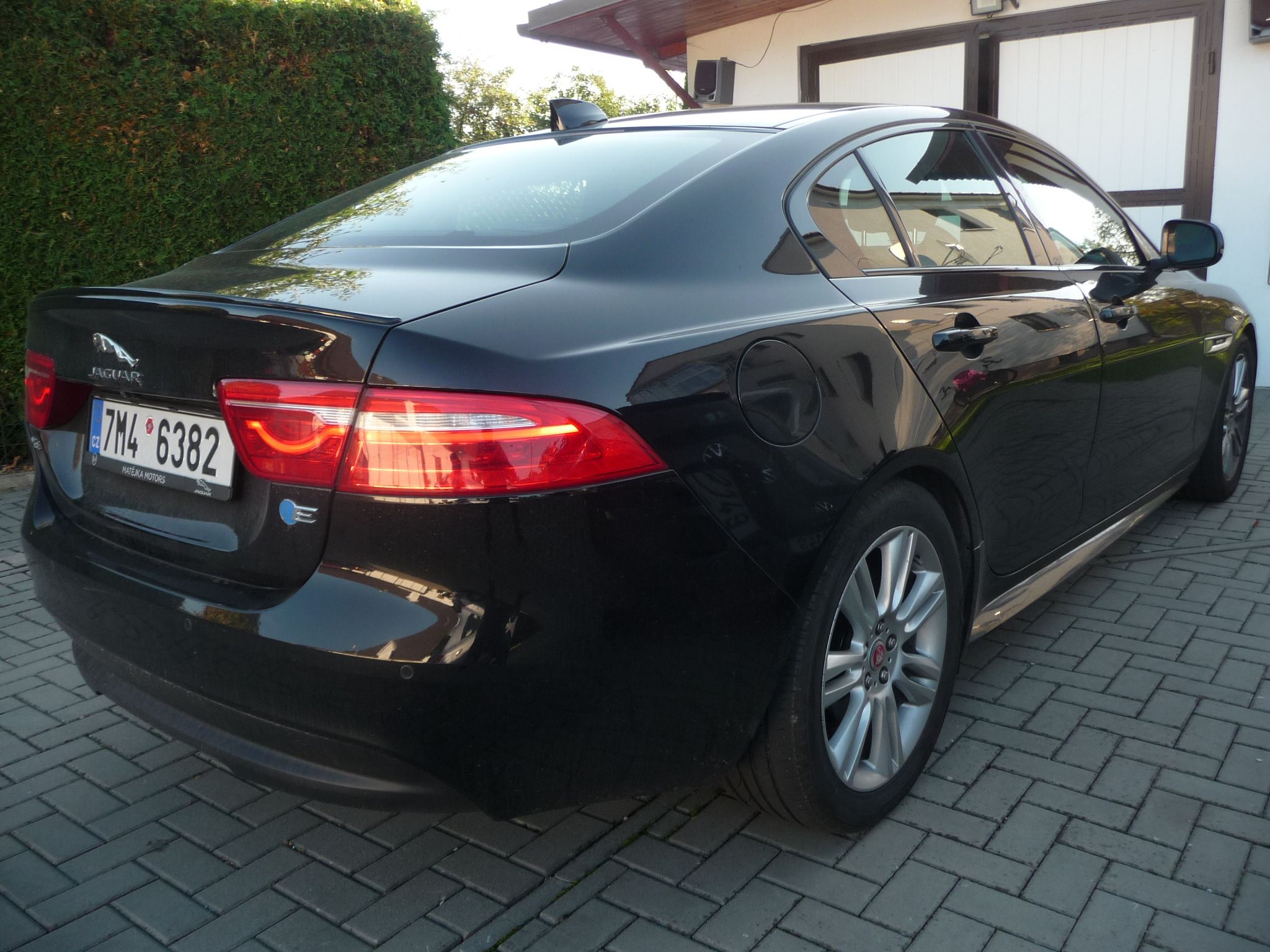 Jaguar XE, 2.0 d 120KW R Sport - fotka 5